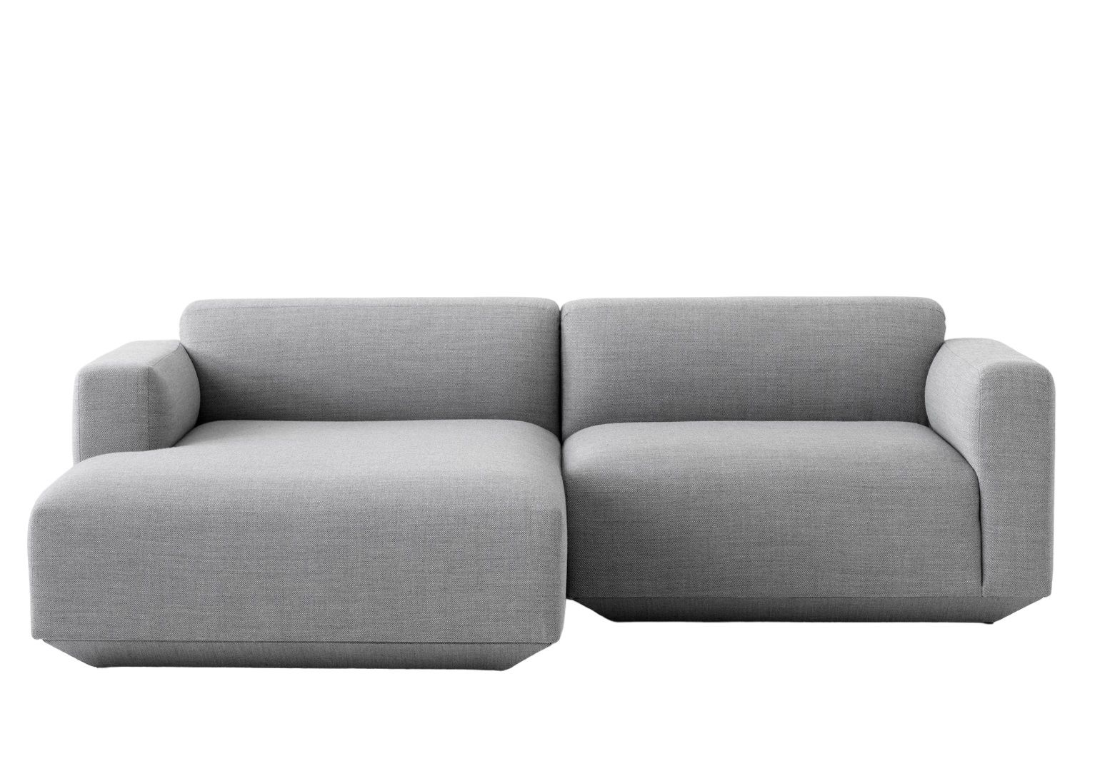 Graues Develius Sofa mit Ottomane von AndTradition: Moderne Wohnzimmer Couch für stilvolles Interieur.