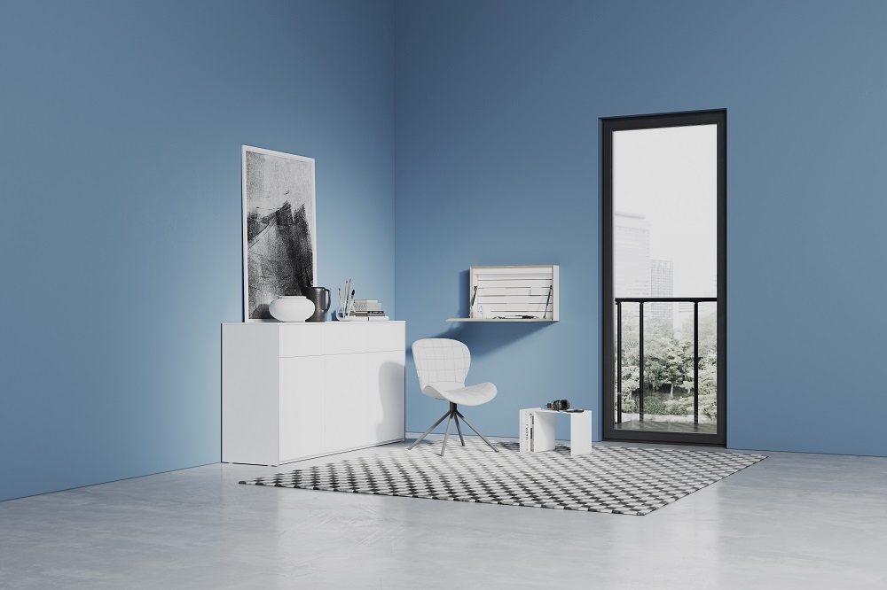 Weißes Müller Möbelwerkstätten Sideboard mit drei Türen und Schubladen im modernen Wohnzimmer.