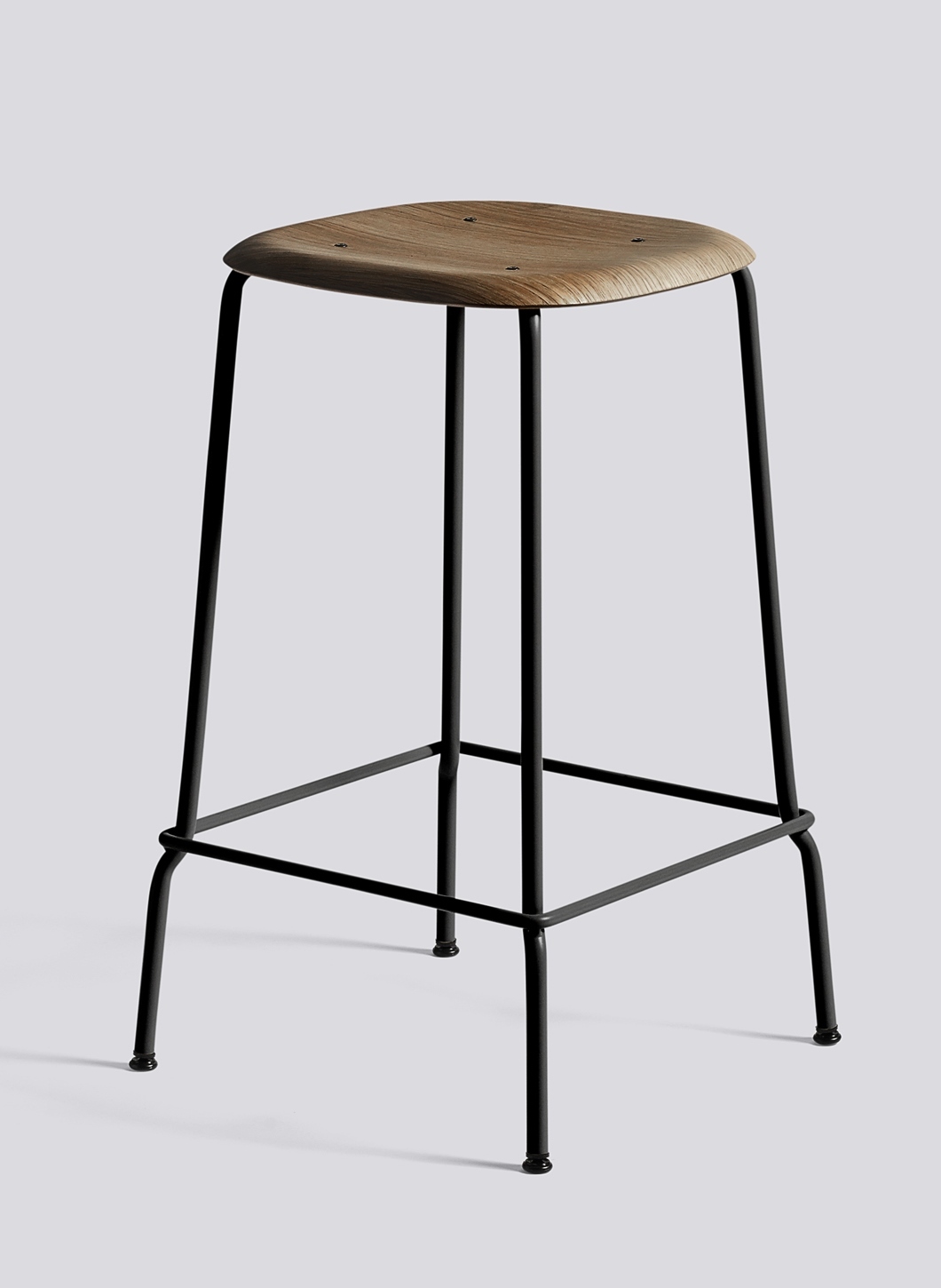 Hocker Hay Soft Edge mit Holz-Sitzfläche und schwarzem Metallgestell, Barhocker für Küche oder Bar.