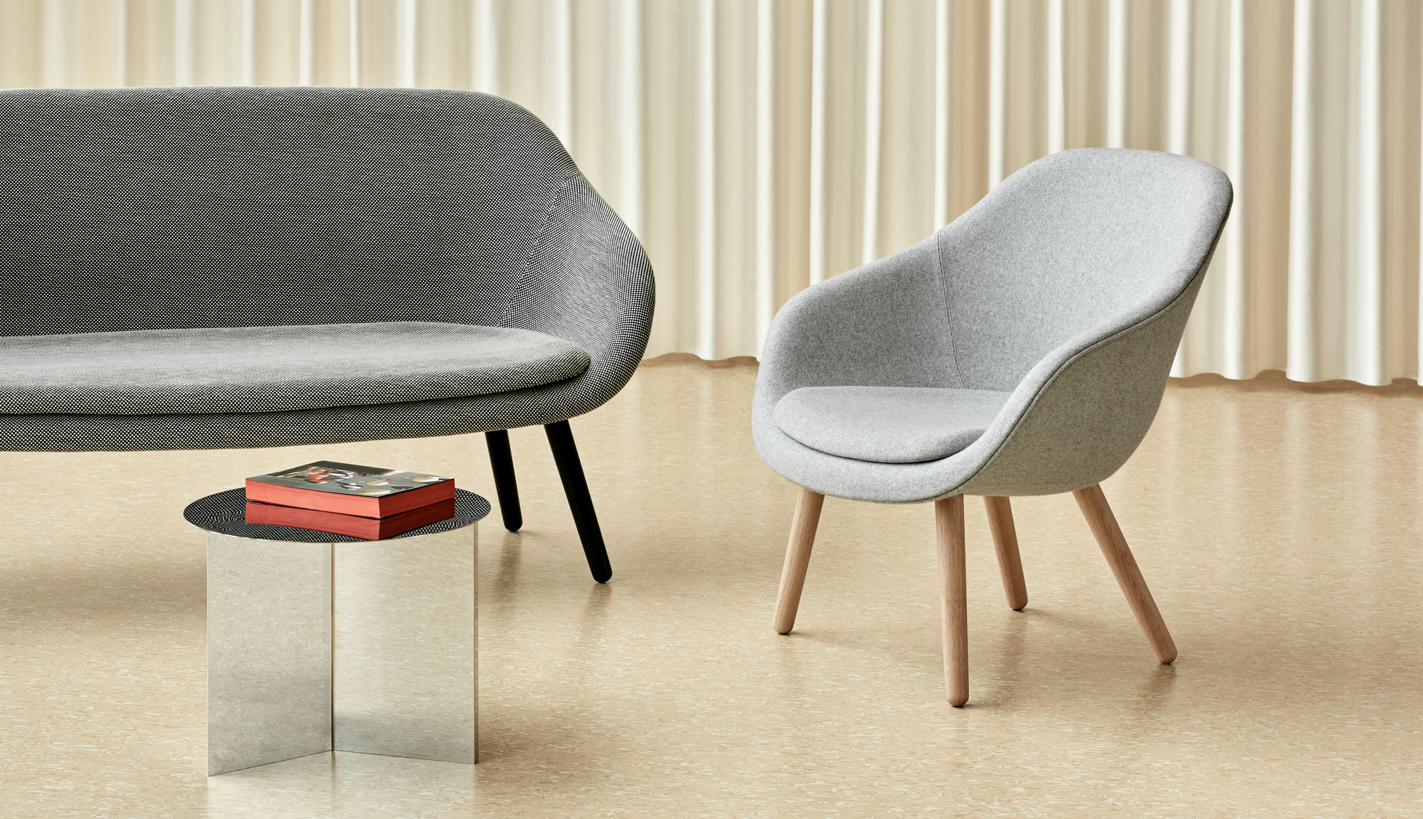 About a Lounge AAL 82 / AAL82 Sessel Hay