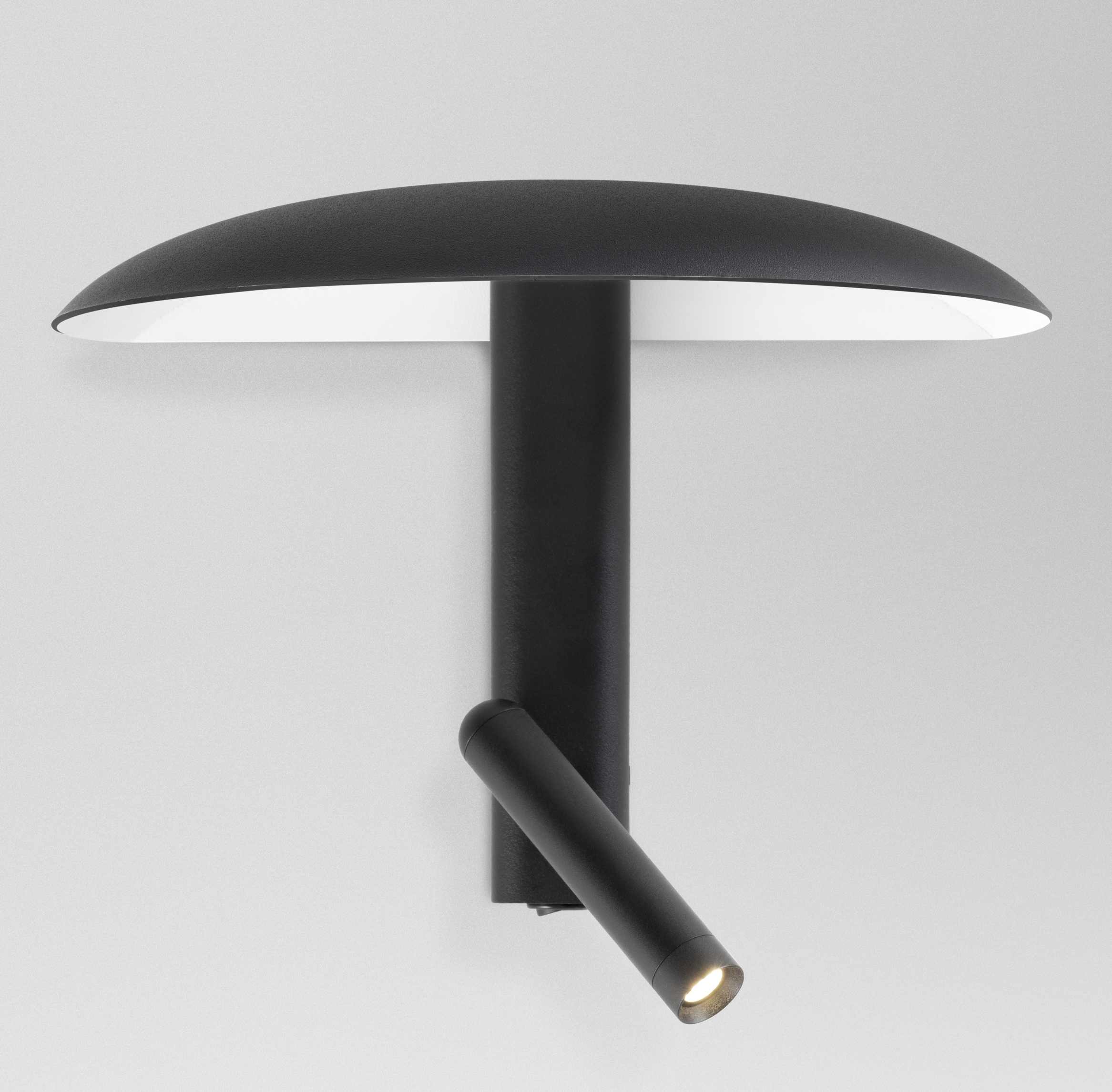 Schwarze Konoha Wandleuchte von Marset mit Leselicht, modernes Design für Wohnzimmer und Schlafzimmer.