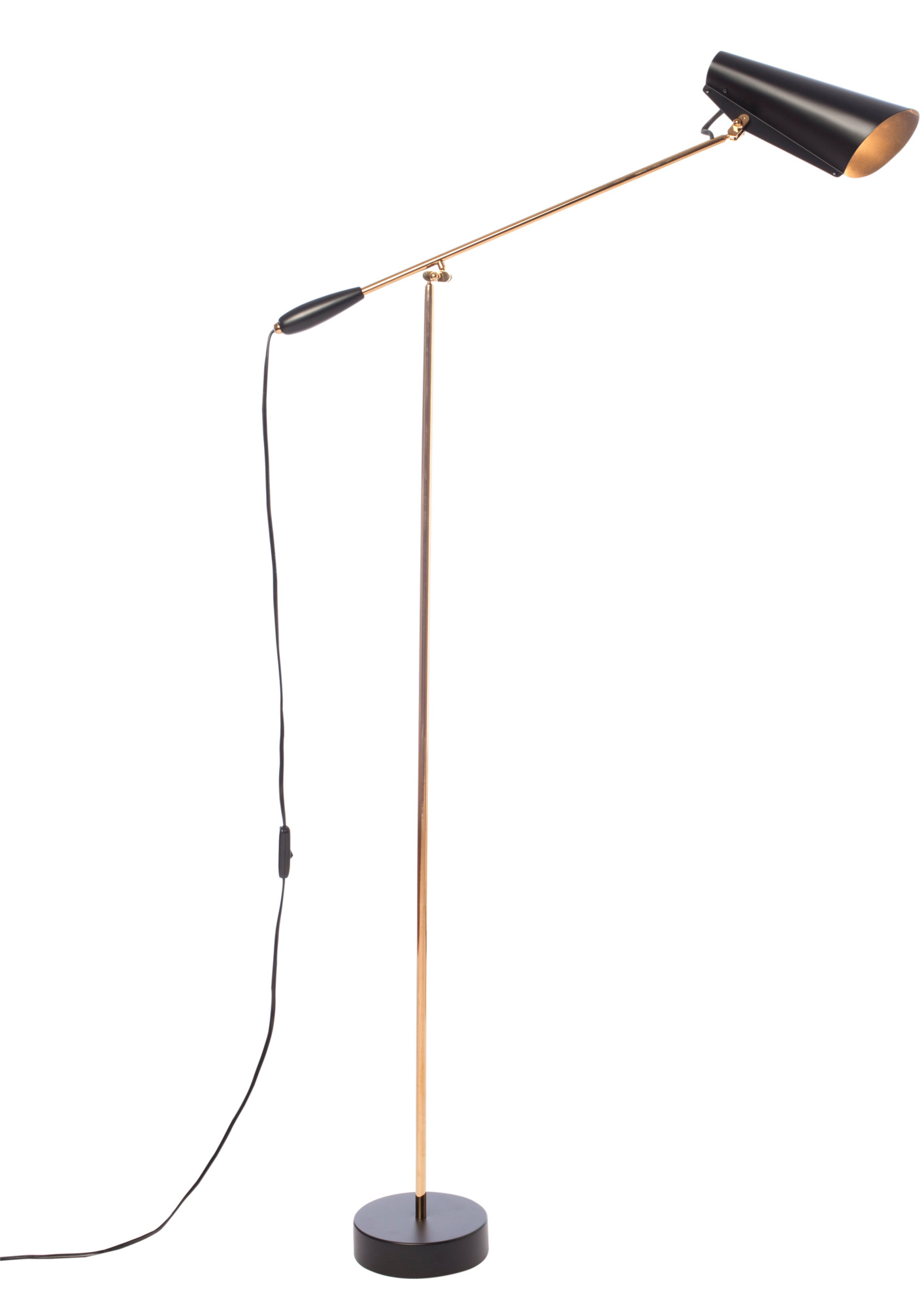 Birdy Stehleuchte von Northern: Moderne, schwarze Stehlampe mit goldenem Gestell für Wohnzimmer und Büro.