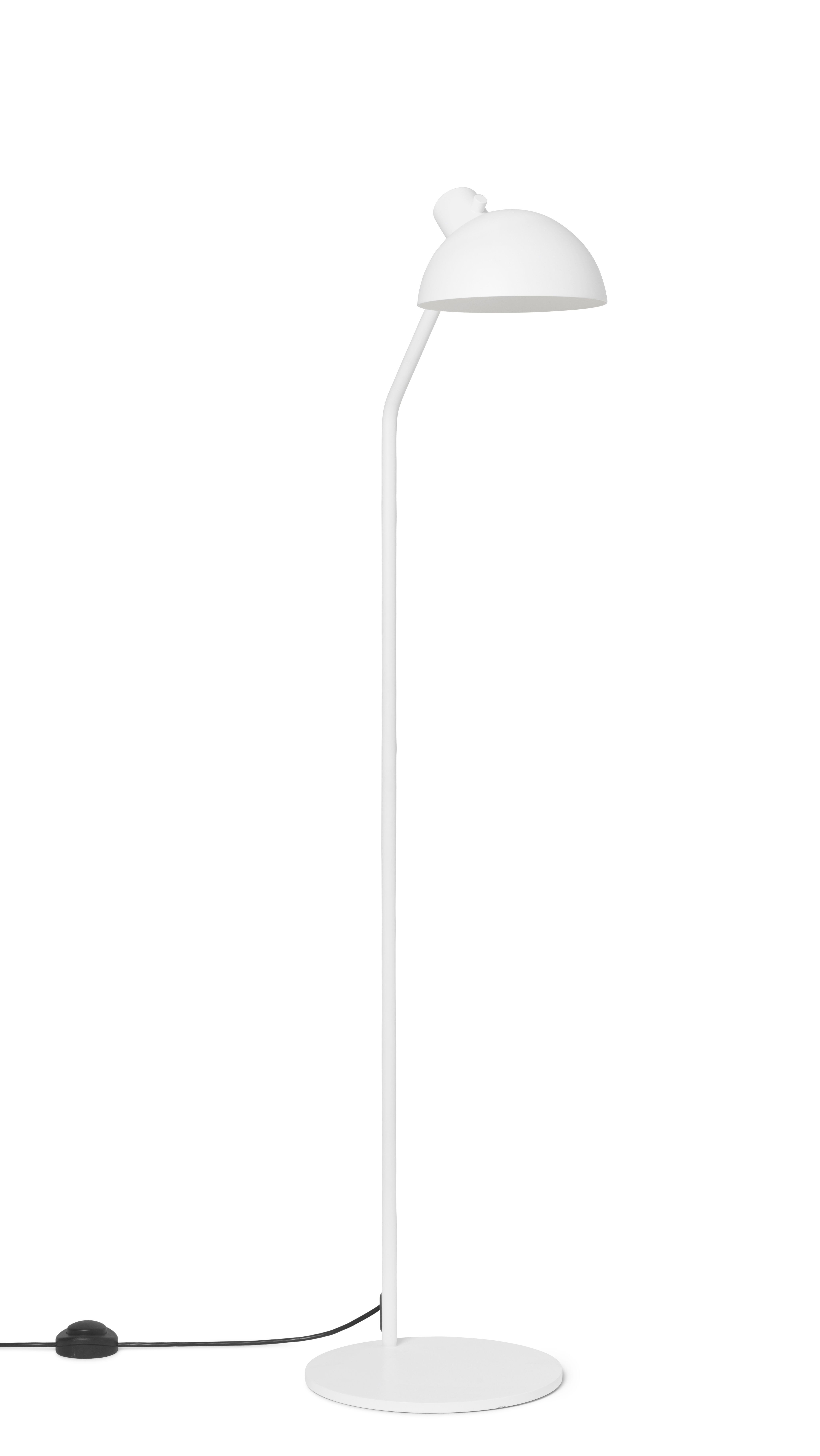 Weiße MO320 Stehleuchte von Carl Hansen & Søn mit rundem Lampenschirm und Fuß.