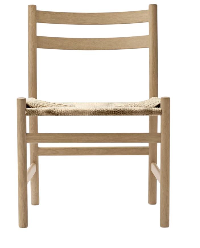 CH47 Stuhl von Carl Hansen & Søn: Holzstuhl mit geflochtener Sitzfläche, Frontansicht.