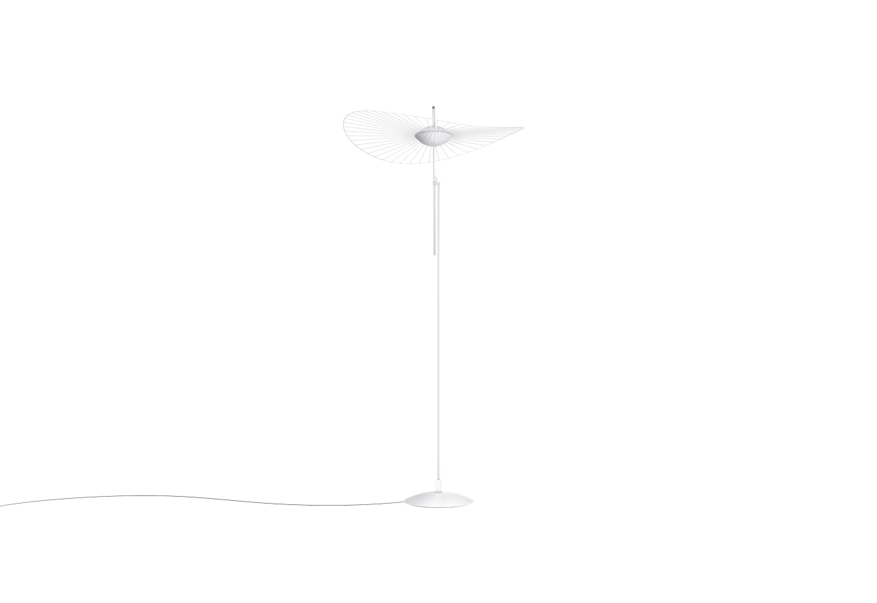Weiße Vertigo Nova Stehleuchte von Petite Friture, moderne Bodenleuchte mit filigranem Lampenschirm und minimalistischem Design.