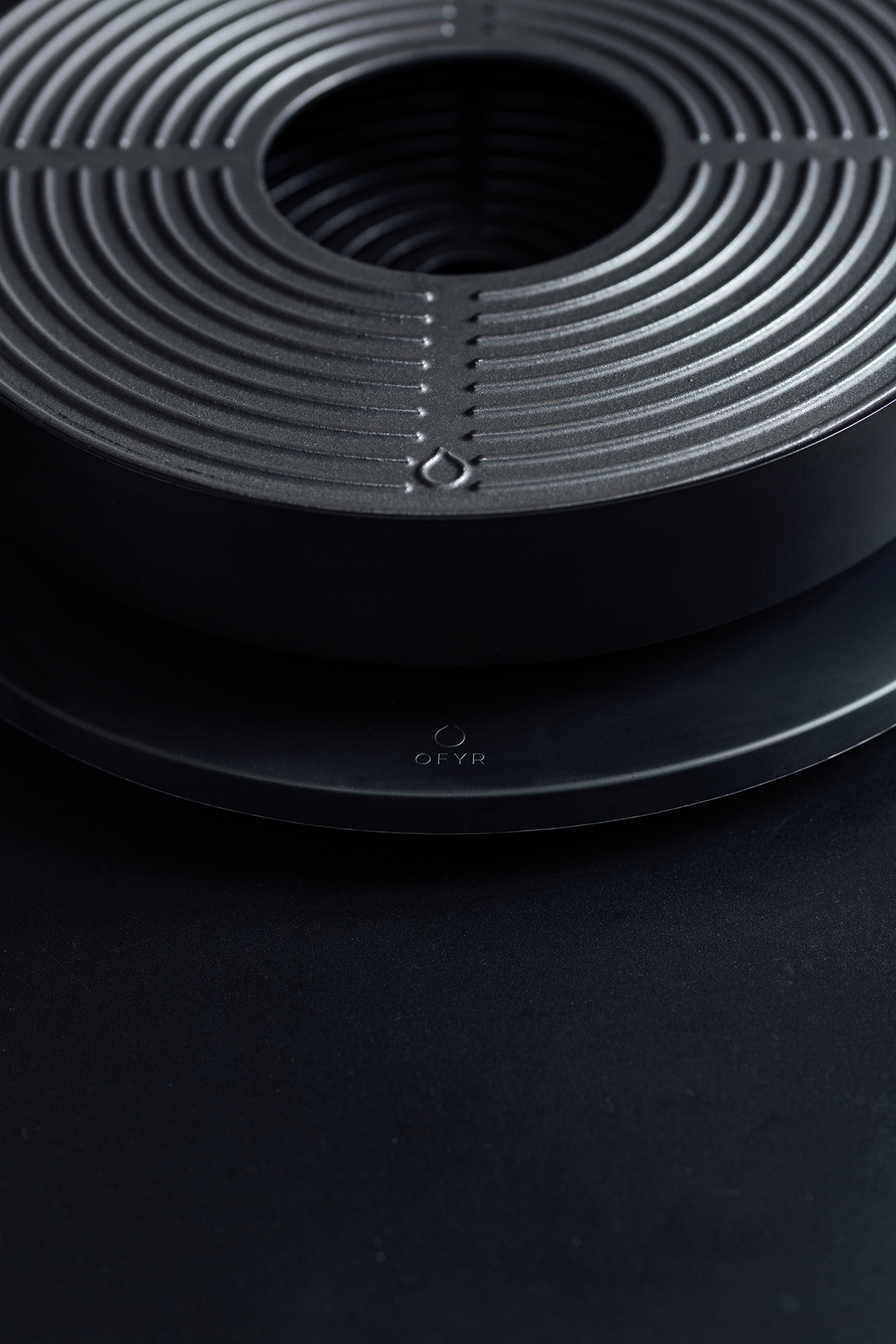 Detailaufnahme des Ofyr Tabl'O Tischgrills: Kompaktes Grillgerät für Tischgrill-Erlebnisse im Freien.