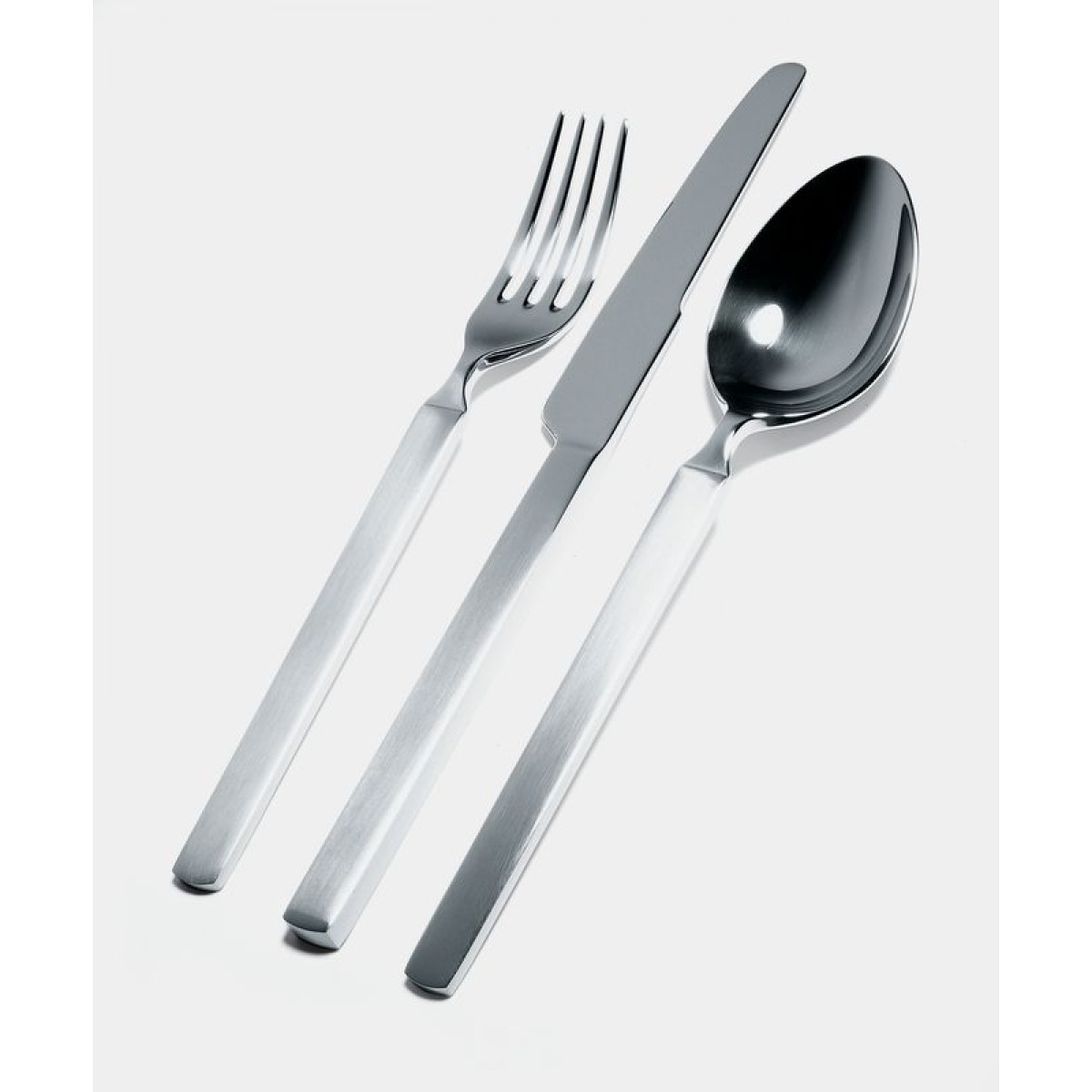 Alessi Dry Besteckgarnitur: Messer, Gabel und Löffel aus Edelstahl, modernes Design.