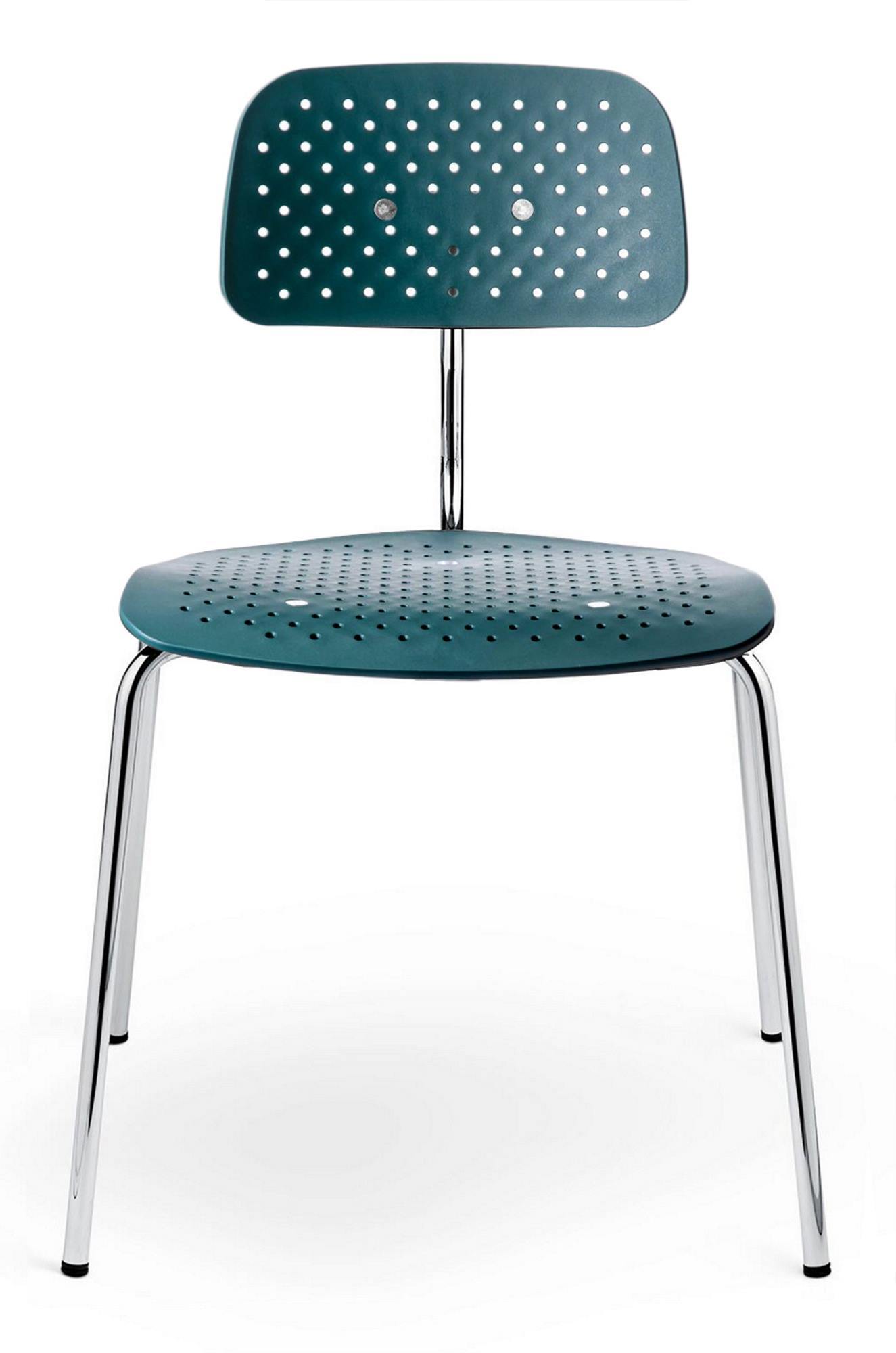 Kevi Stuhl: Grüner Designstuhl mit Chromgestell und gelochter Sitzfläche und Rückenlehne.