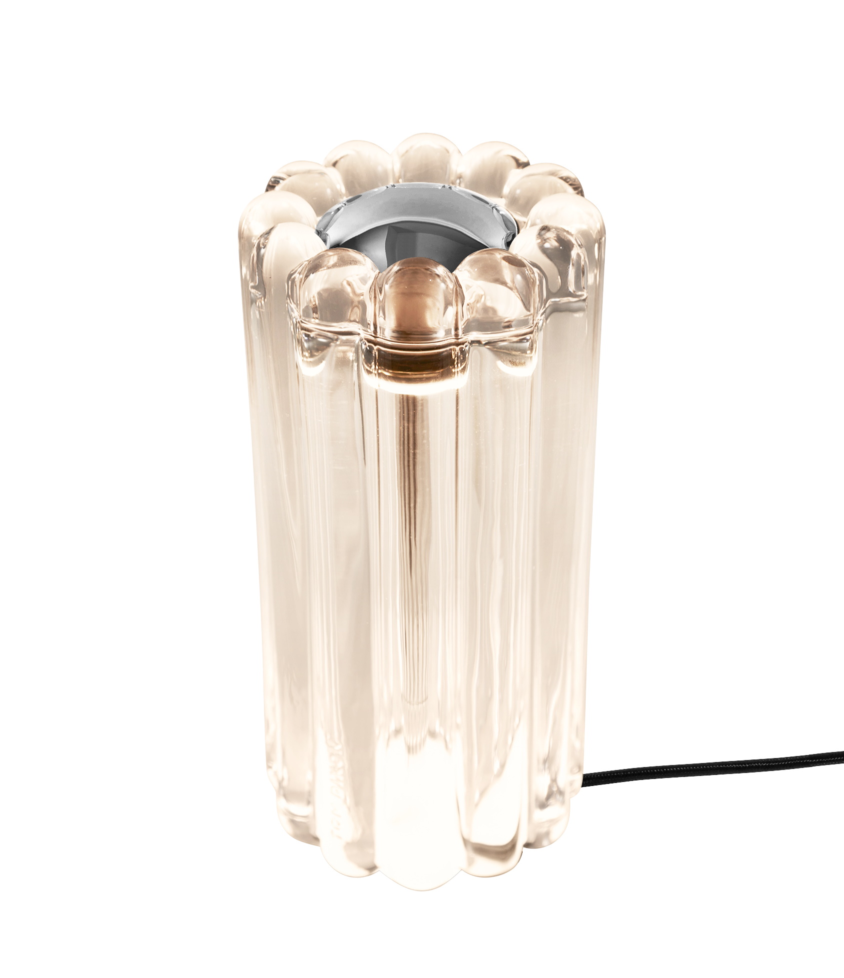 Nahaufnahme der Press Tischleuchte von Tom Dixon aus geriffeltem Klarglas.