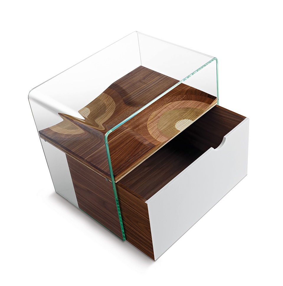 Bifronte Nachttisch von Casamania Horm: Moderner Nachtschrank aus Holz, Glas und weißem Schubfach.