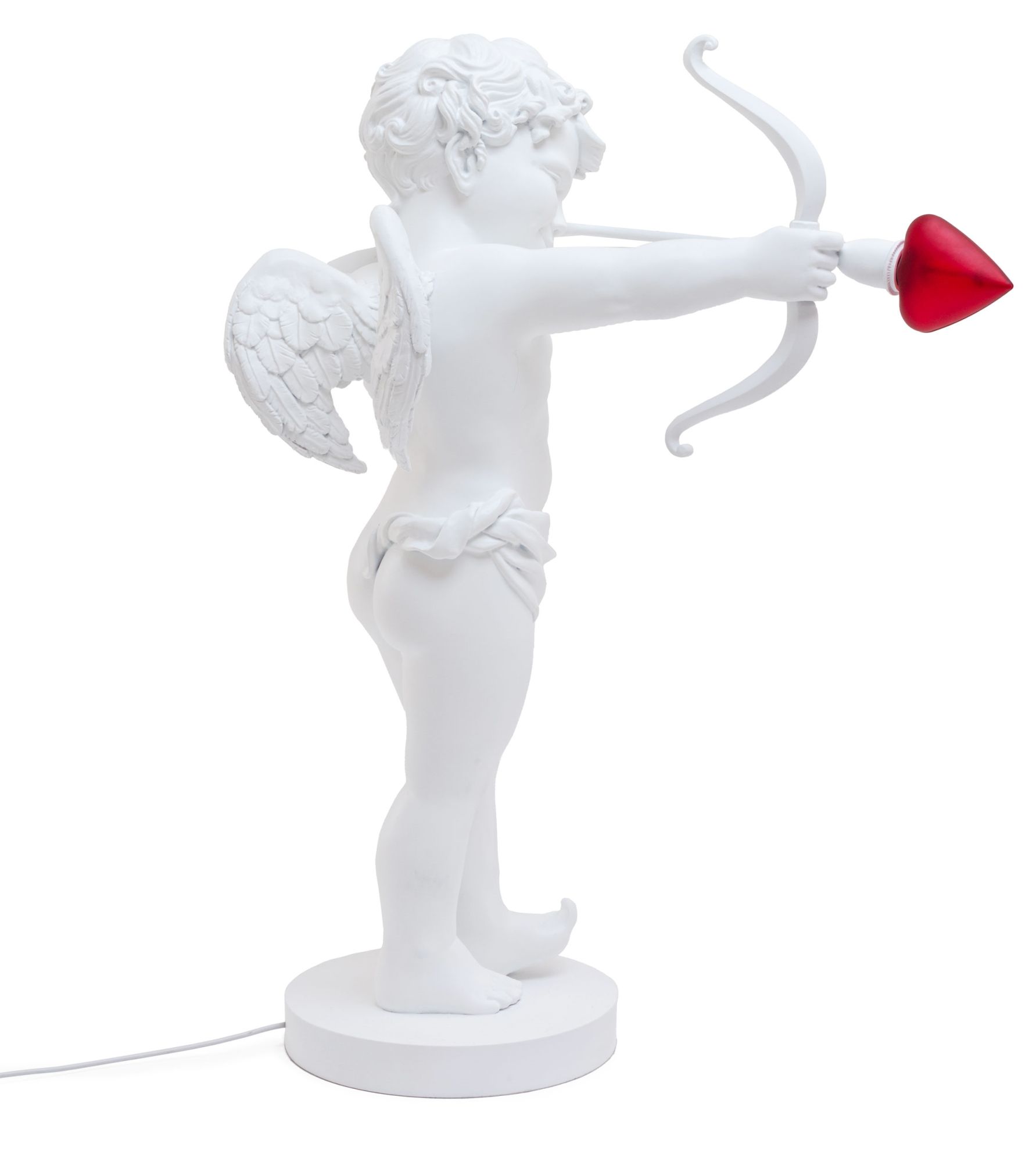 Weiße Cupid Lampe von Seletti mit rotem Pfeil als Leuchtmittel, Seitenansicht.