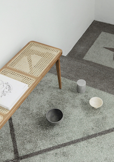 NORR11 Le Roi Bank aus geräucherter Eiche mit Wiener Geflecht, moderne Holzbank für Wohnzimmer und Flur.