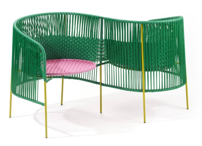 Caribe Vis a Vis Bank in Smaragdgrün mit rosa Sitzfläche, Outdoor-Bank für zwei Personen.