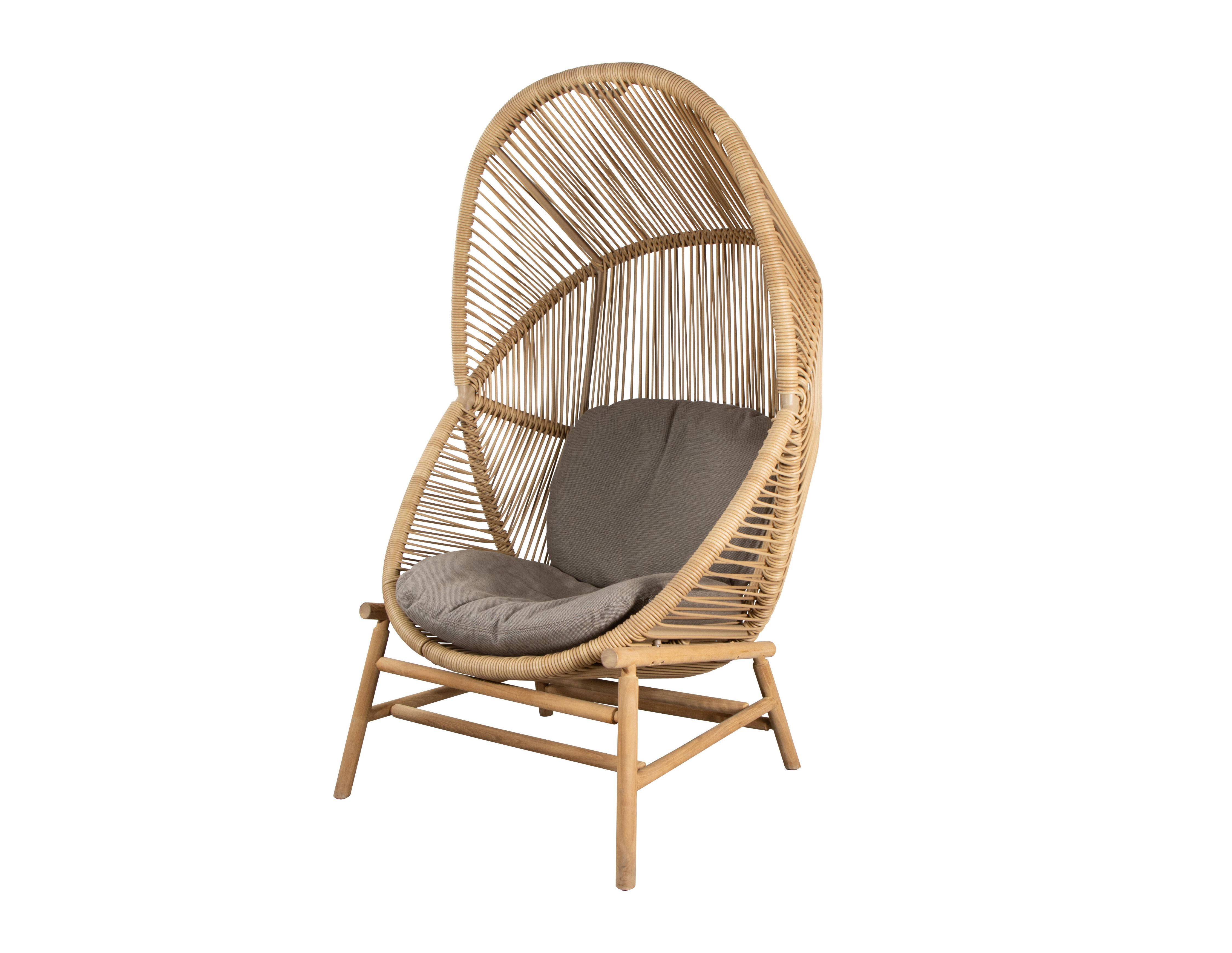 Hive Sessel von Cane-Line mit grauen Sitz- und Rückenkissen für hohen Komfort.