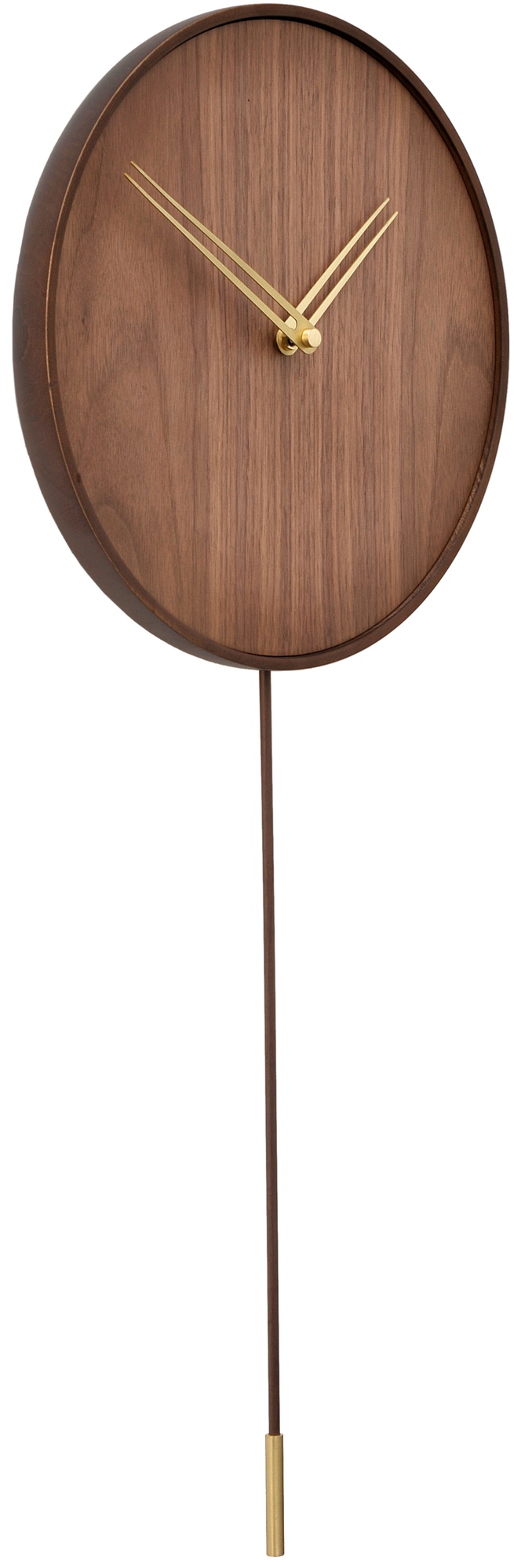 Swing Wanduhr von Nomon aus Holz mit goldenen Zeigern und Pendel für modernes Design.