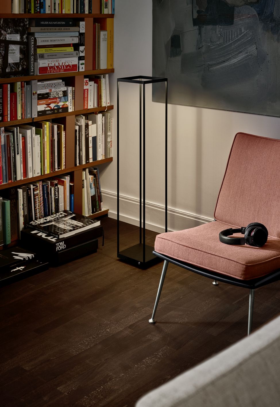 Reflex² Stehleuchte von Serien Lighting in Weiß, minimalistisches Design für modernes Wohnzimmer.