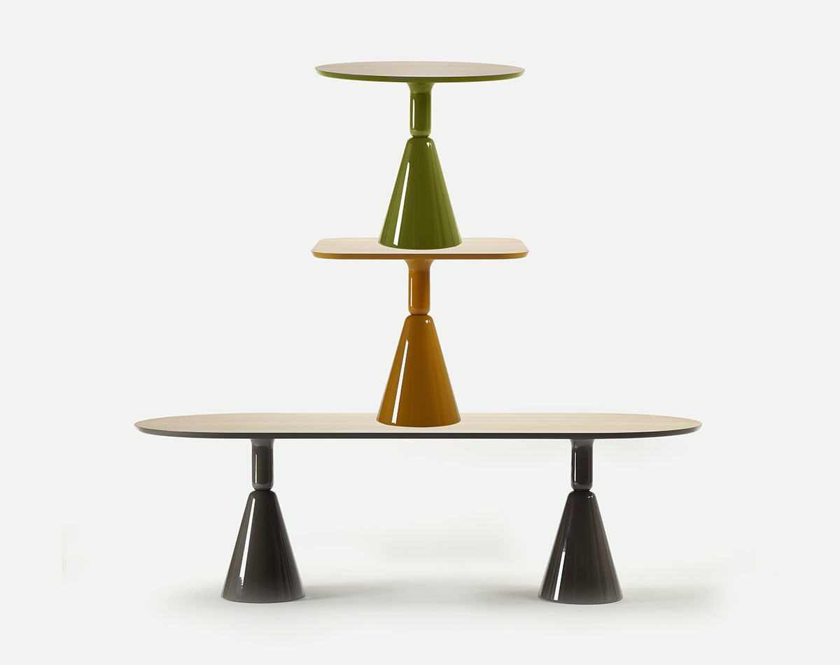 Pion Esstisch von Sancal, gestapelt in verschiedenen Farben und Formen, modernes Design.