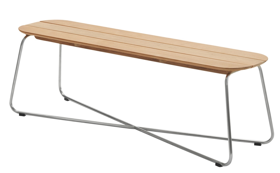 Lilium Bank von Skagerak: Moderne Gartenbank aus Teakholz und Edelstahl für den Außenbereich.