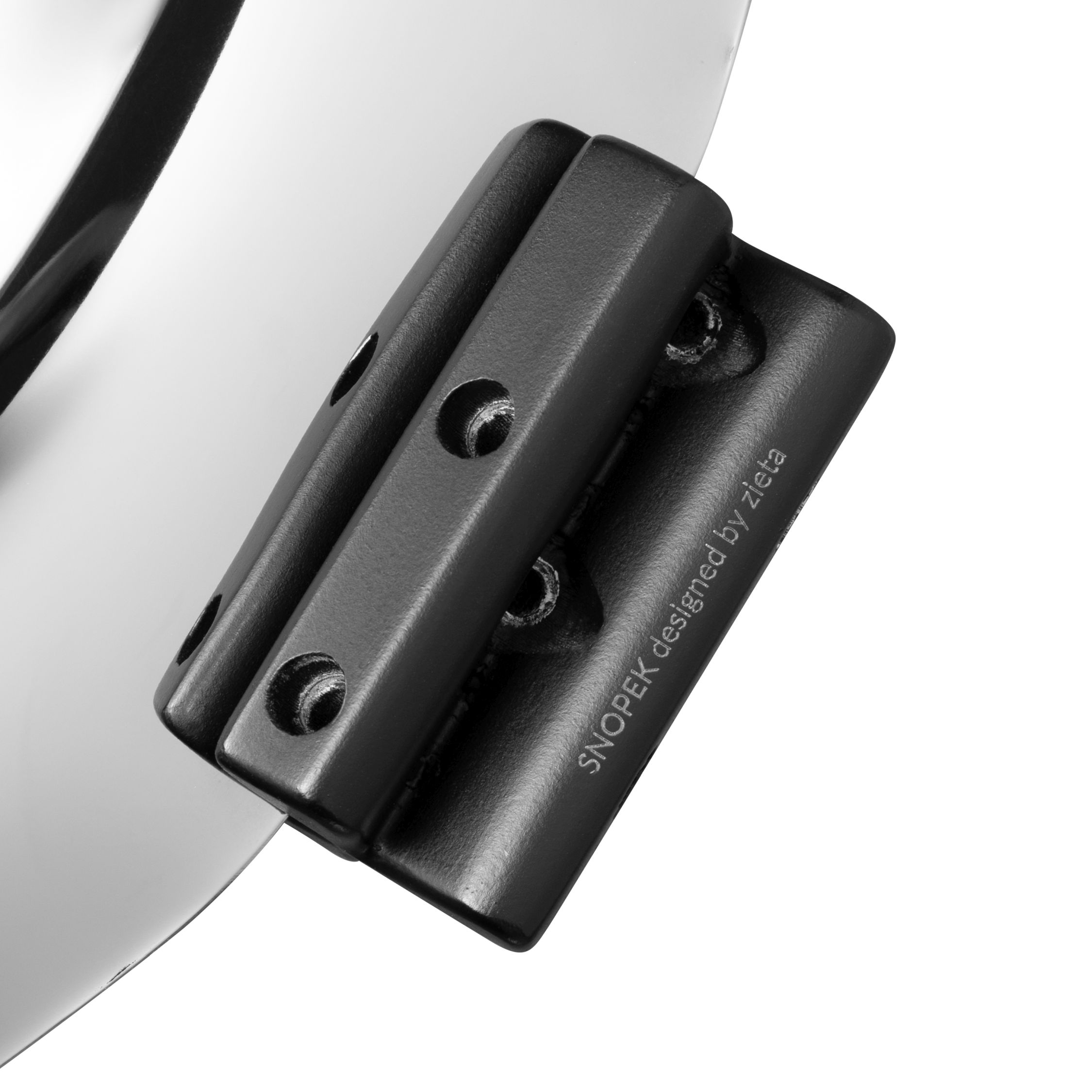 Detailaufnahme des Snopek Garderobenständers von Zieta, schwarze Halterung mit Bohrlöchern an glänzender Oberfläche.