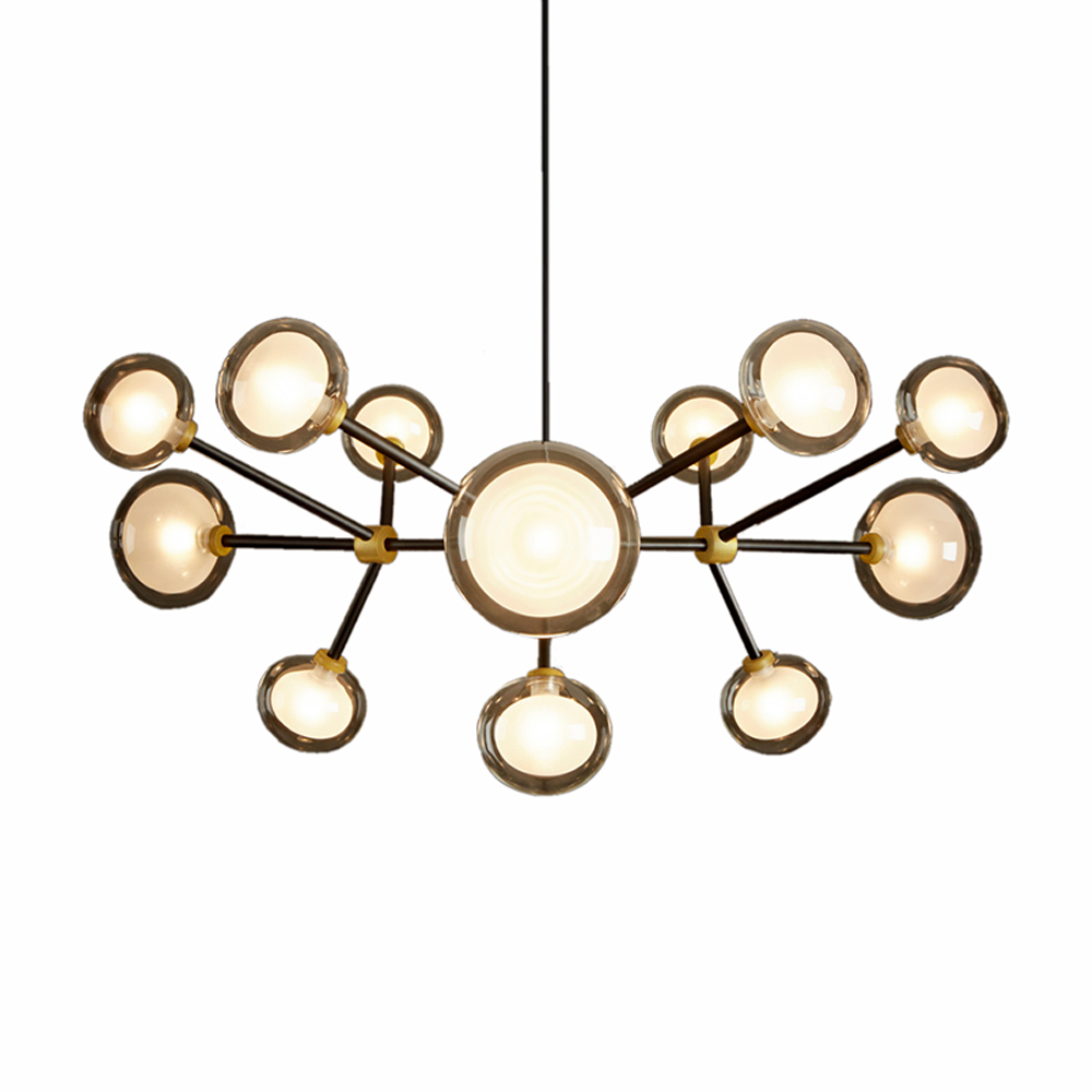 Nabila Pendelleuchte: Moderne Hängelampe mit schwarzen Armen und leuchtenden Glaskugeln für stilvolle Beleuchtung.