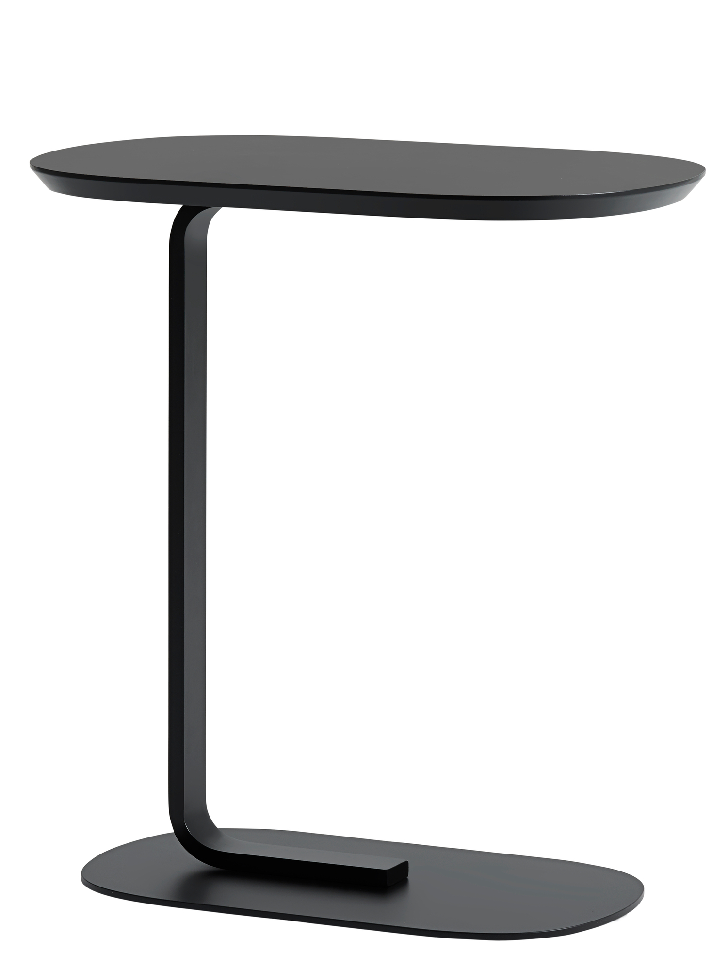 Schwarzer Relate Side Table von Muuto, ein moderner Beistelltisch mit ovaler Tischplatte und Fuß.