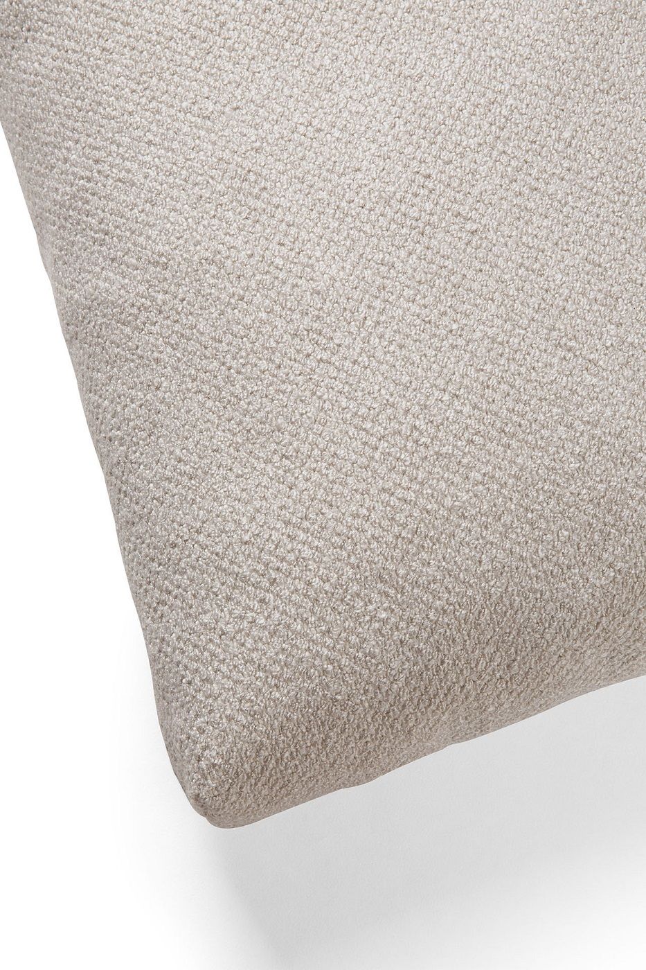 Nahaufnahme des Mellow Sofa Rückenkissens von Ethnicraft, elfenbeinfarbener Stoff mit feiner Textur.