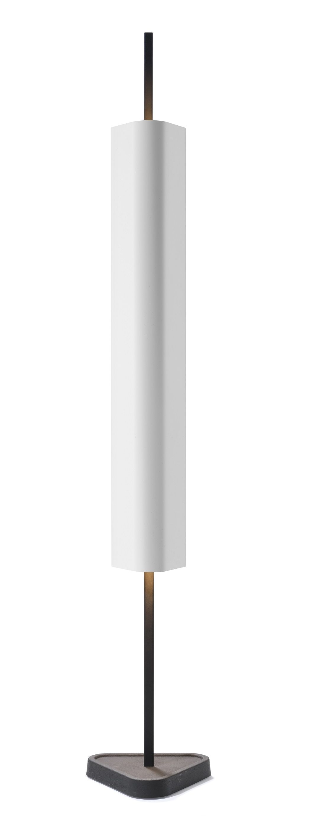 Off-weiße Emi Tischleuchte von Flos: Moderne Nachttischlampe mit rechteckigem Schirm und dreieckigem Fuß.