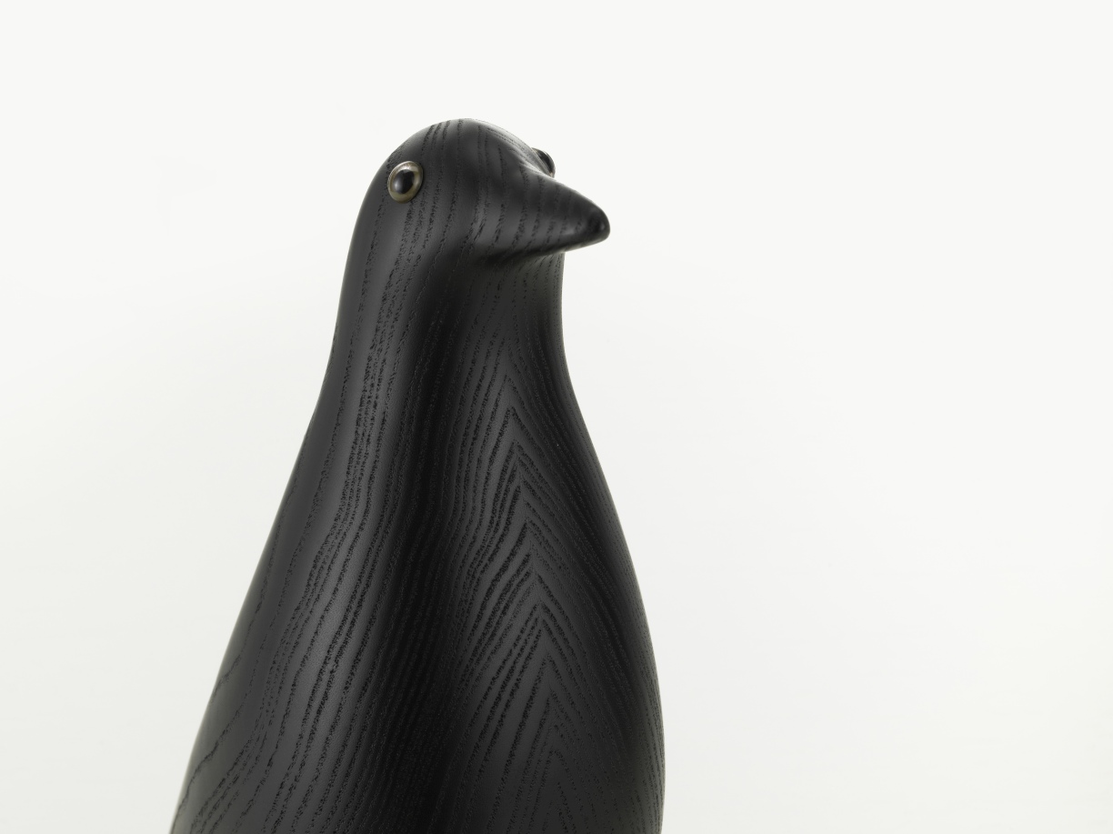 Eames House Bird Skulptur Esche schwarz Vitra 