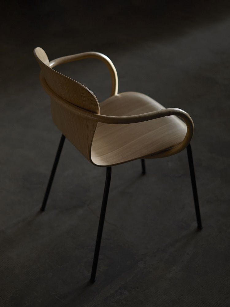 S 220 F Formholzstuhl / Stuhl mit Armlehne Thonet