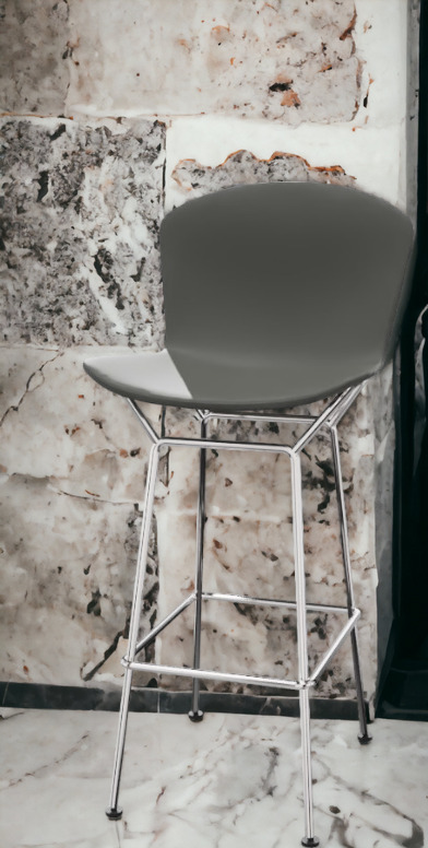 Bertoia Barhocker von Knoll International, Thekenhöhe, Kunststoff Sitzschale und verchromtes Gestell.