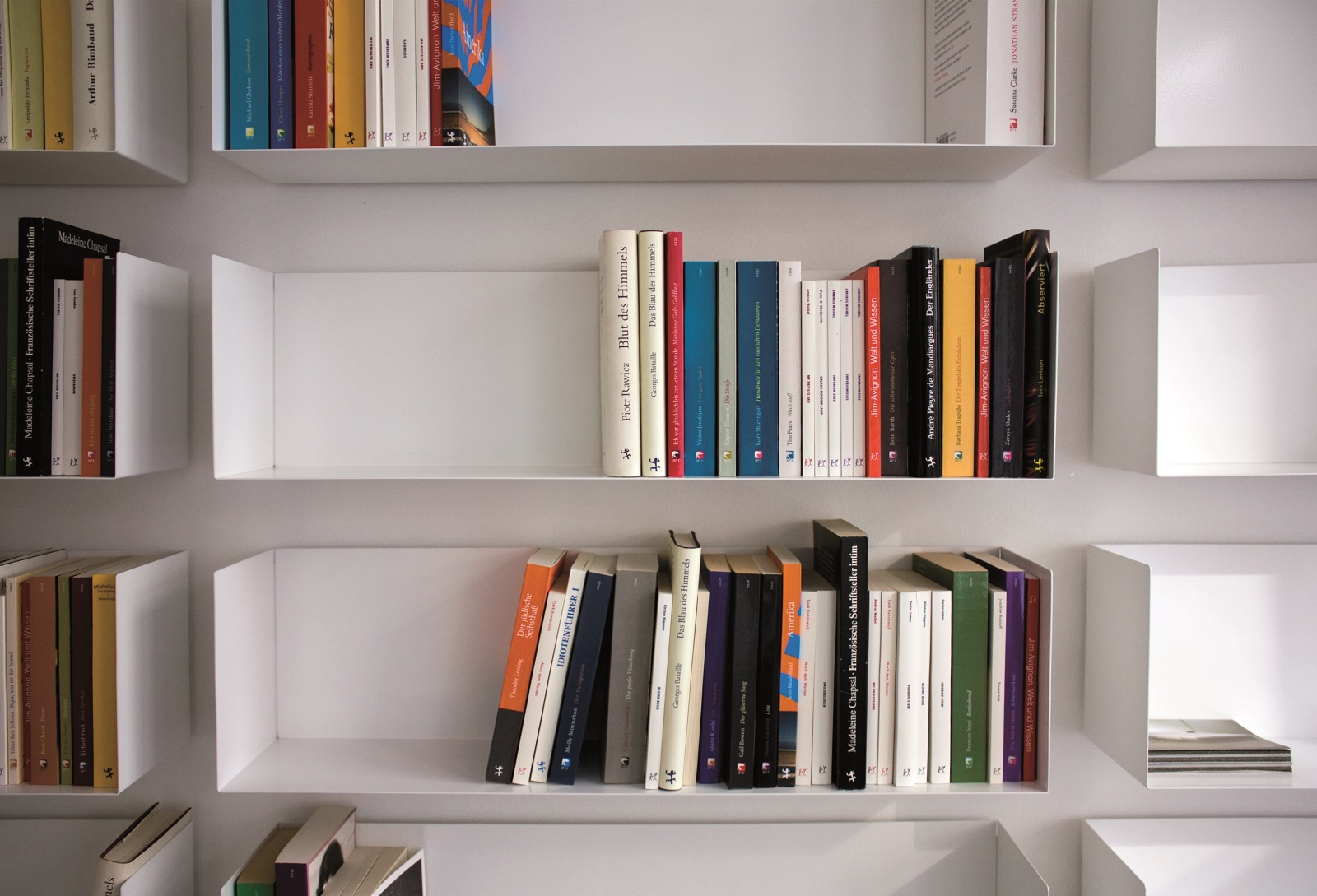 Taschenbuchregal a Linea1 by Müller Möbelwerkstätten