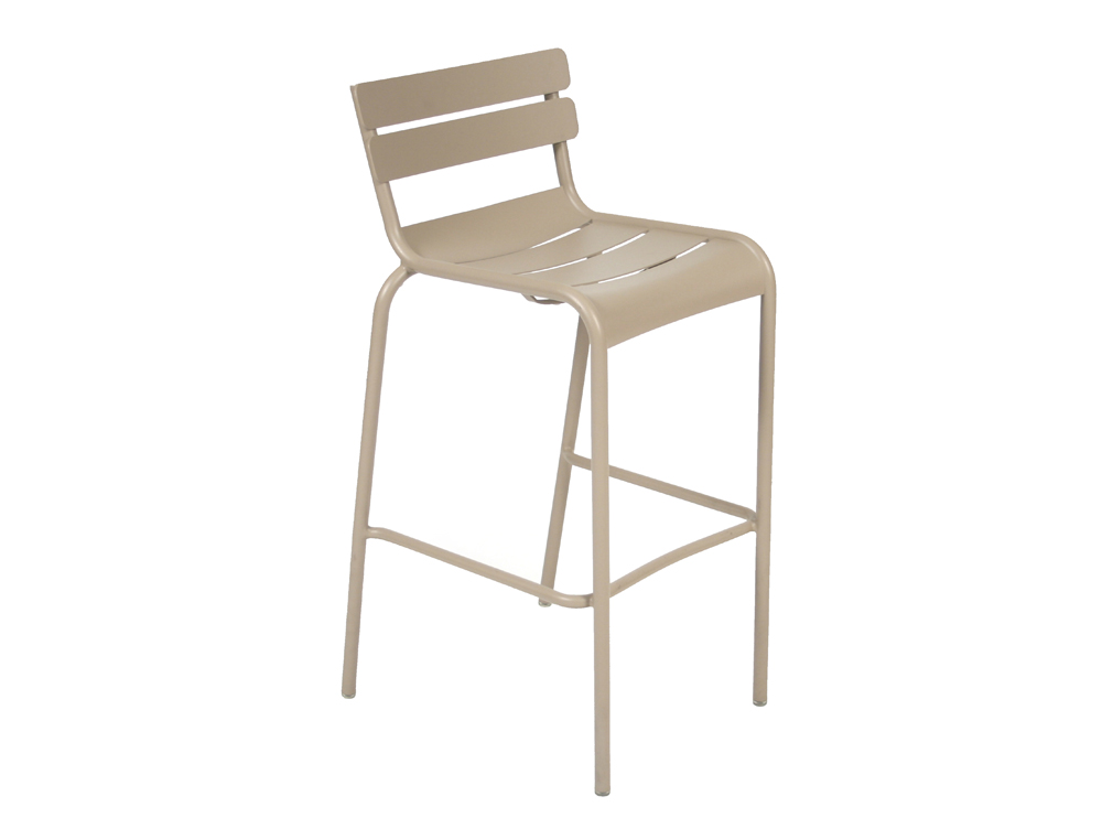 Luxembourg Barhocker von Fermob, beige, für den Außenbereich. Moderner, minimalistischer Barstuhl aus Metall.