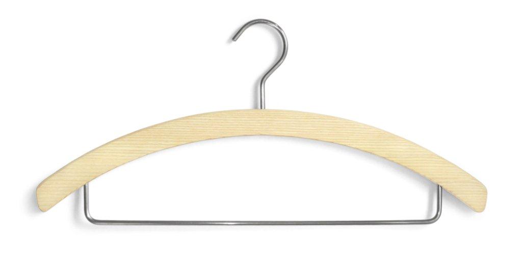 Barny Kleiderbügel: Helle Holz Kleiderbügel mit Metallhaken und Hosensteg für die Garderobe.