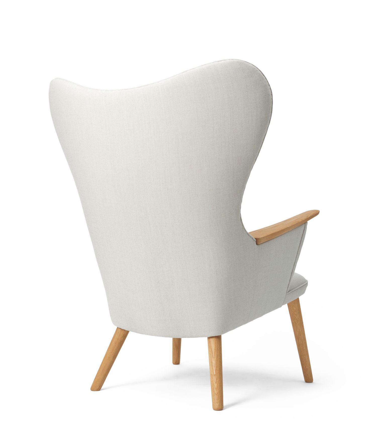 Rückansicht des CH78 Mama Bear Sessels von Carl Hansen & Søn in Weiß.