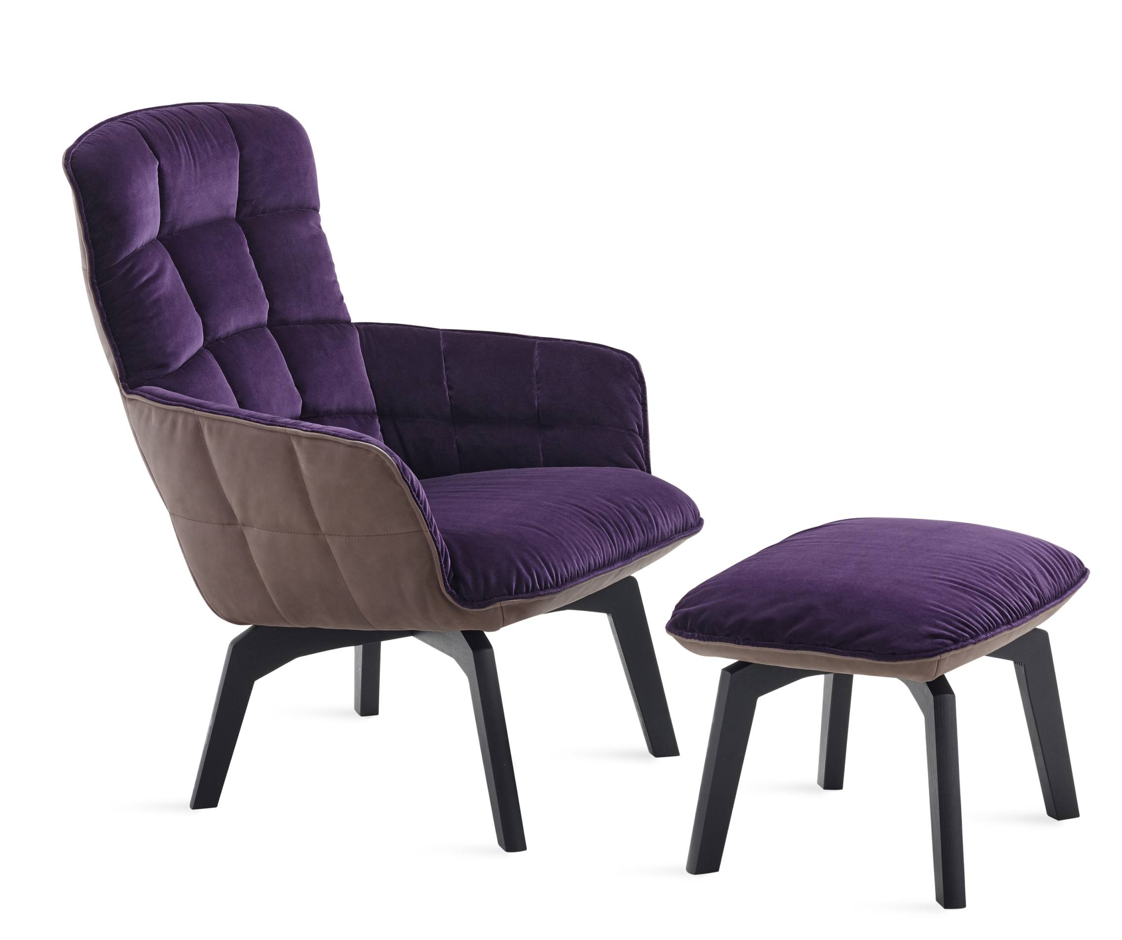 Lila Sessel mit Hocker "Marla Ottoman" von Freifrau Manufaktur. Modernes Design, bequeme Polsterung, dunkle Holzfüße.