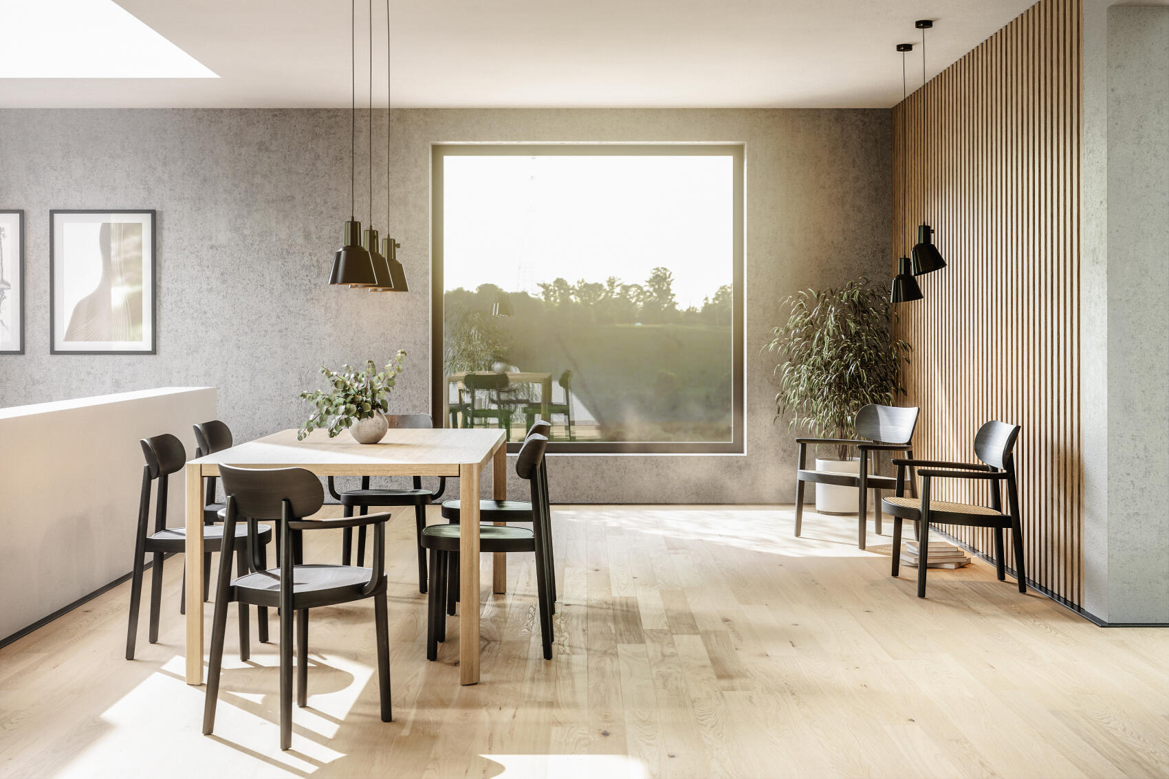 Esszimmer mit Holztisch und schwarzen Thonet Stühlen mit Armlehnen, modernes Interieur und viel Tageslicht.