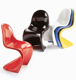 Miniatur Panton Chair Set von Vitra in Rot, Schwarz und bunten Farben. Designklassiker.