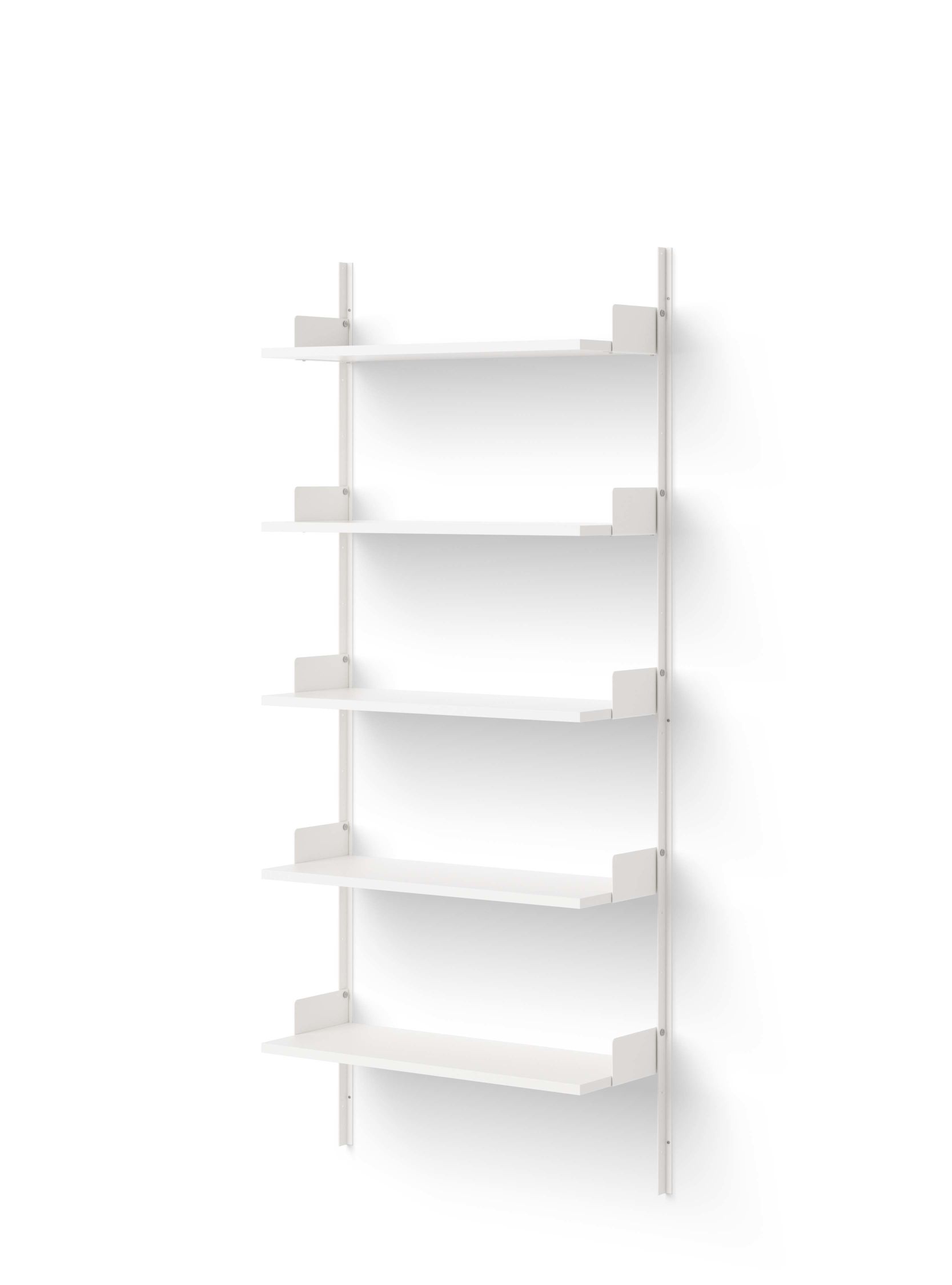 Weißes Wandregal "1900 New Works" mit fünf Regalböden und minimalistischem Design zur Wandmontage.
