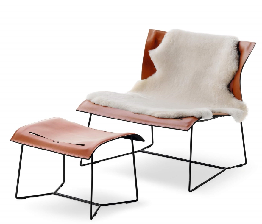 Cuoio Hocker von Walter Knoll aus Leder mit schwarzem Gestell und Schaffell.