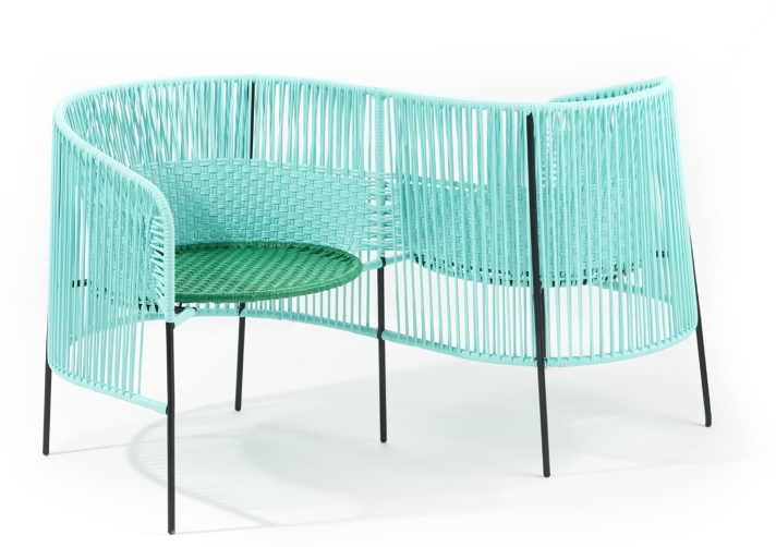 Caribe Vis a Vis Bank in Türkis und Grün mit schwarzem Gestell für den Außenbereich.