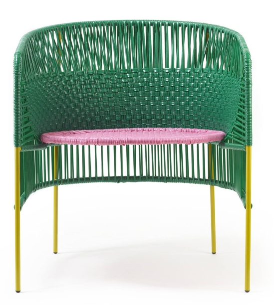 Caribe Lounge Chair, Outdoor Sessel in Smaragdgrün, Kaugummirosa und Currygelb. Gartenmöbel mit farbenfrohem Design.