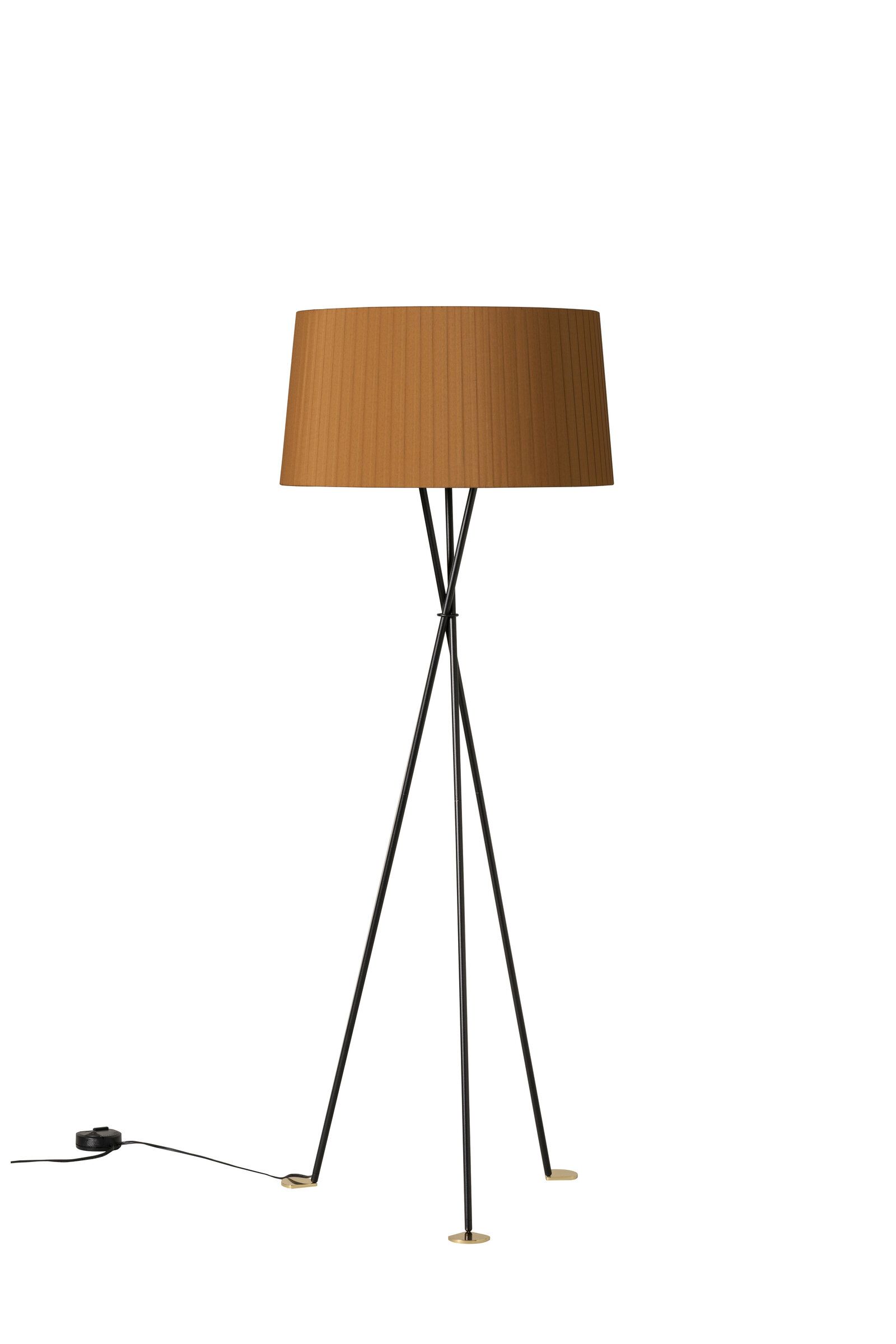 Tripode G5 Stehleuchte in Senfgelb von Santa & Cole mit schwarzem Stativfuß.