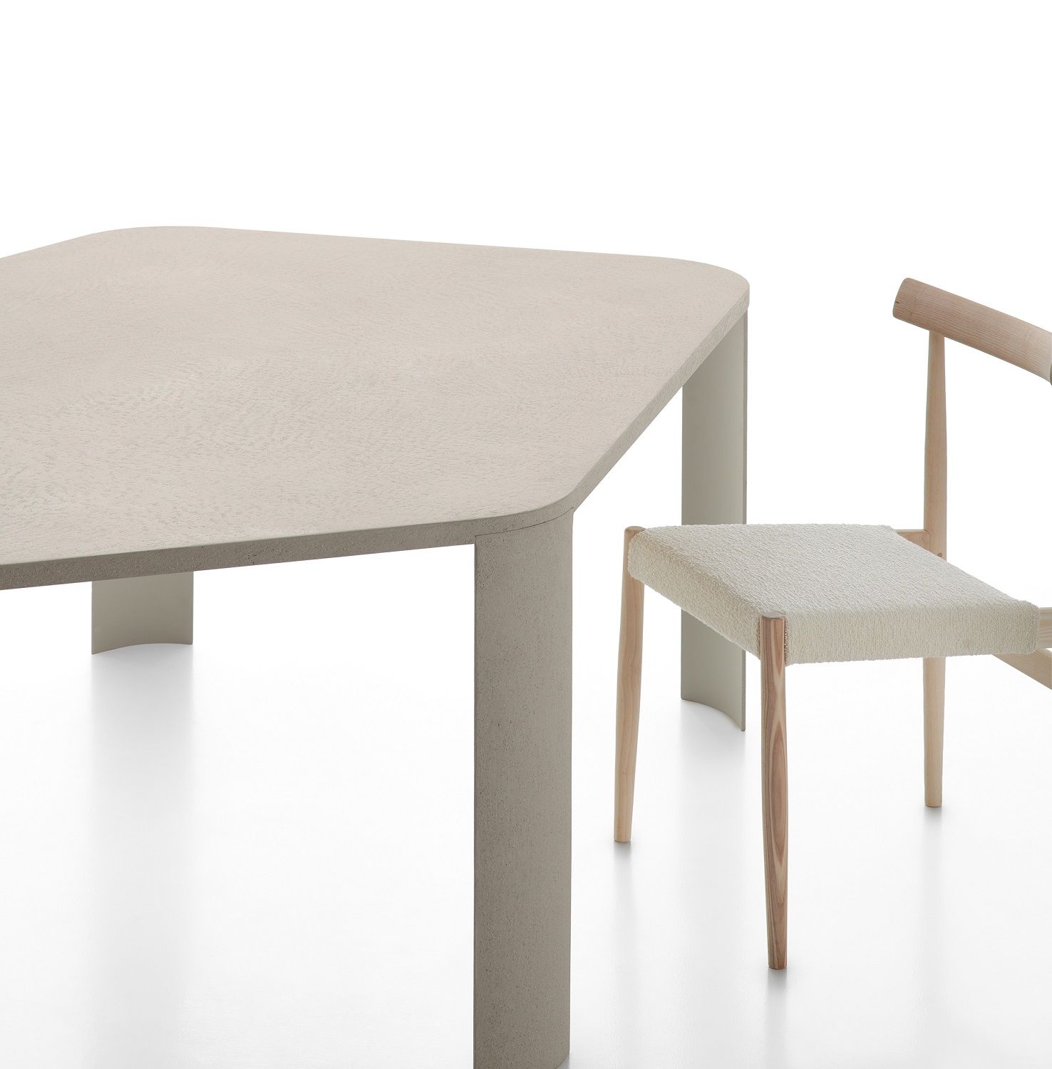 Beiger Bonnet Table Tisch von MDF Italia mit Stuhl, moderner Esstisch für Esszimmer.