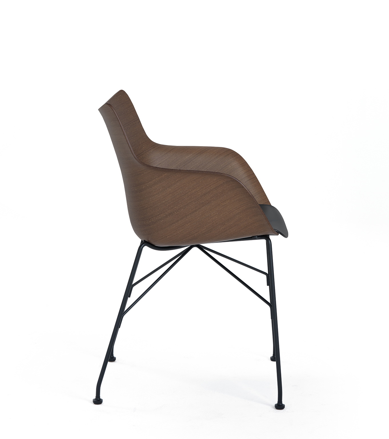 Q/WOOD Stuhl von Kartell, braune Holzoptik mit schwarzem Metallgestell, Seitenansicht. Designstuhl für Esszimmer und Büro.