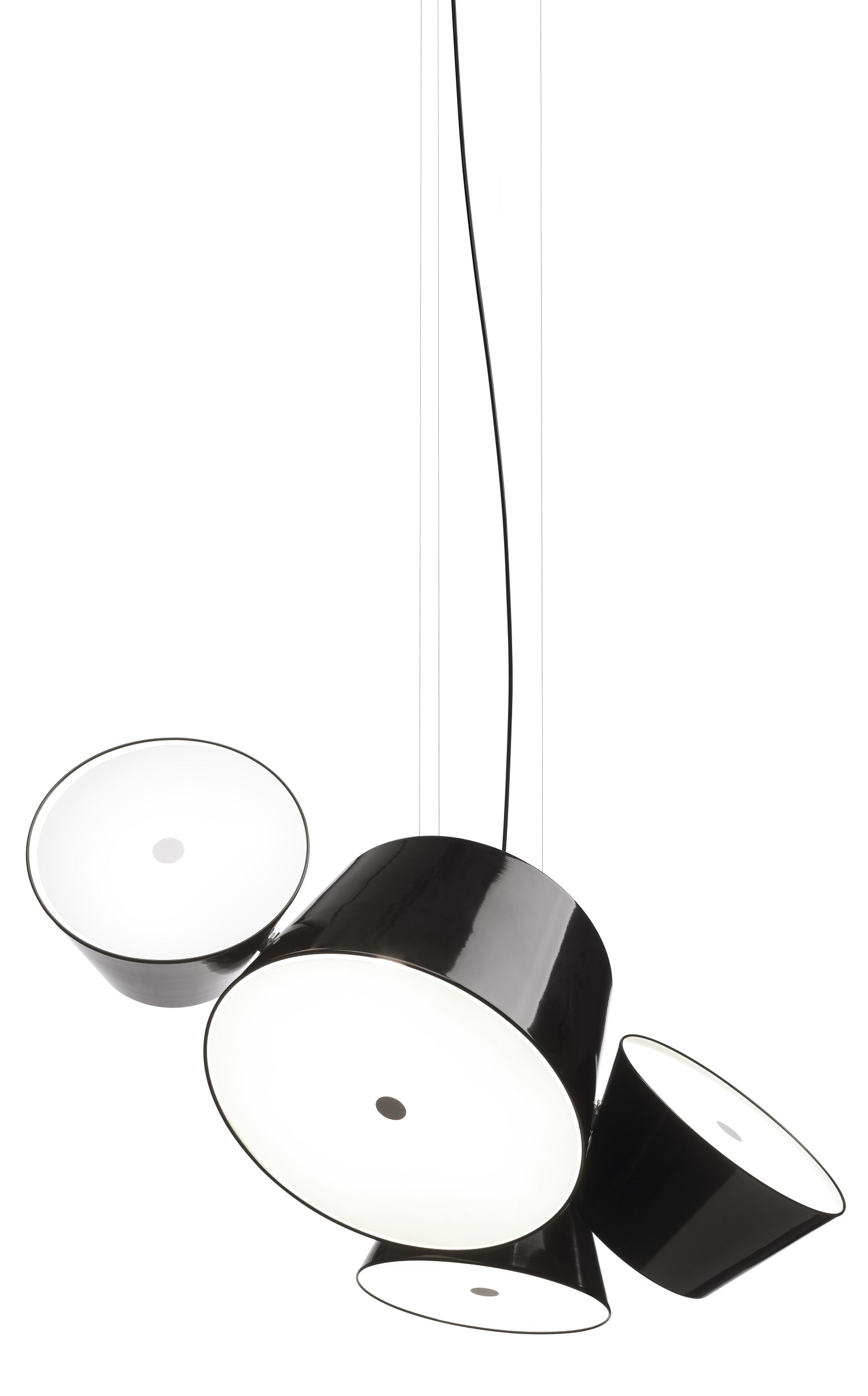 Tam Tam 3 LED Pendelleuchte von Marset in Schwarz, moderne Hängelampe mit mehreren Leuchtkörpern.