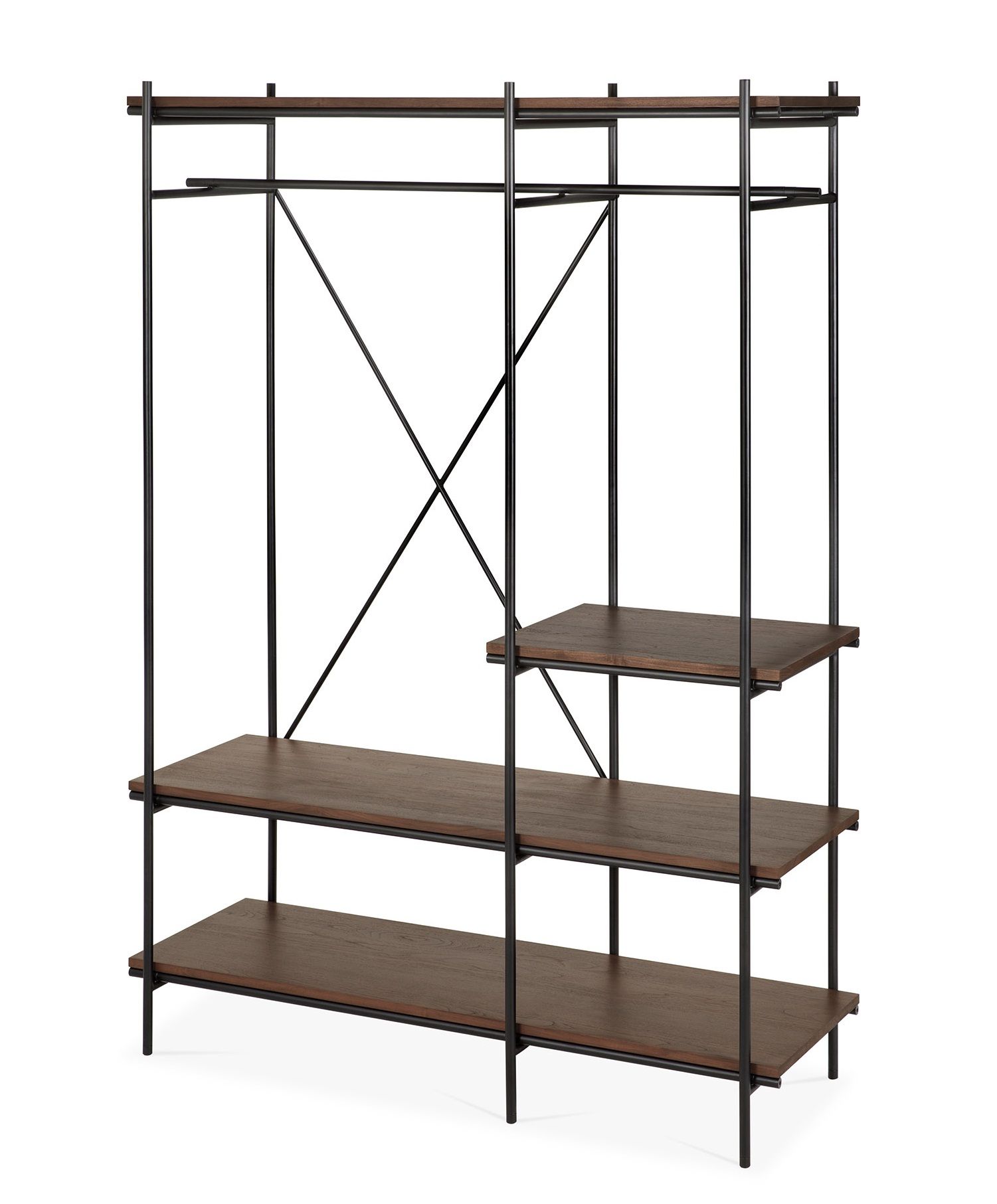 Oscar Hängeregal mit Kleiderstange von Ethnicraft: Offenes Regal mit drei Holzablagen und Kleiderstange.