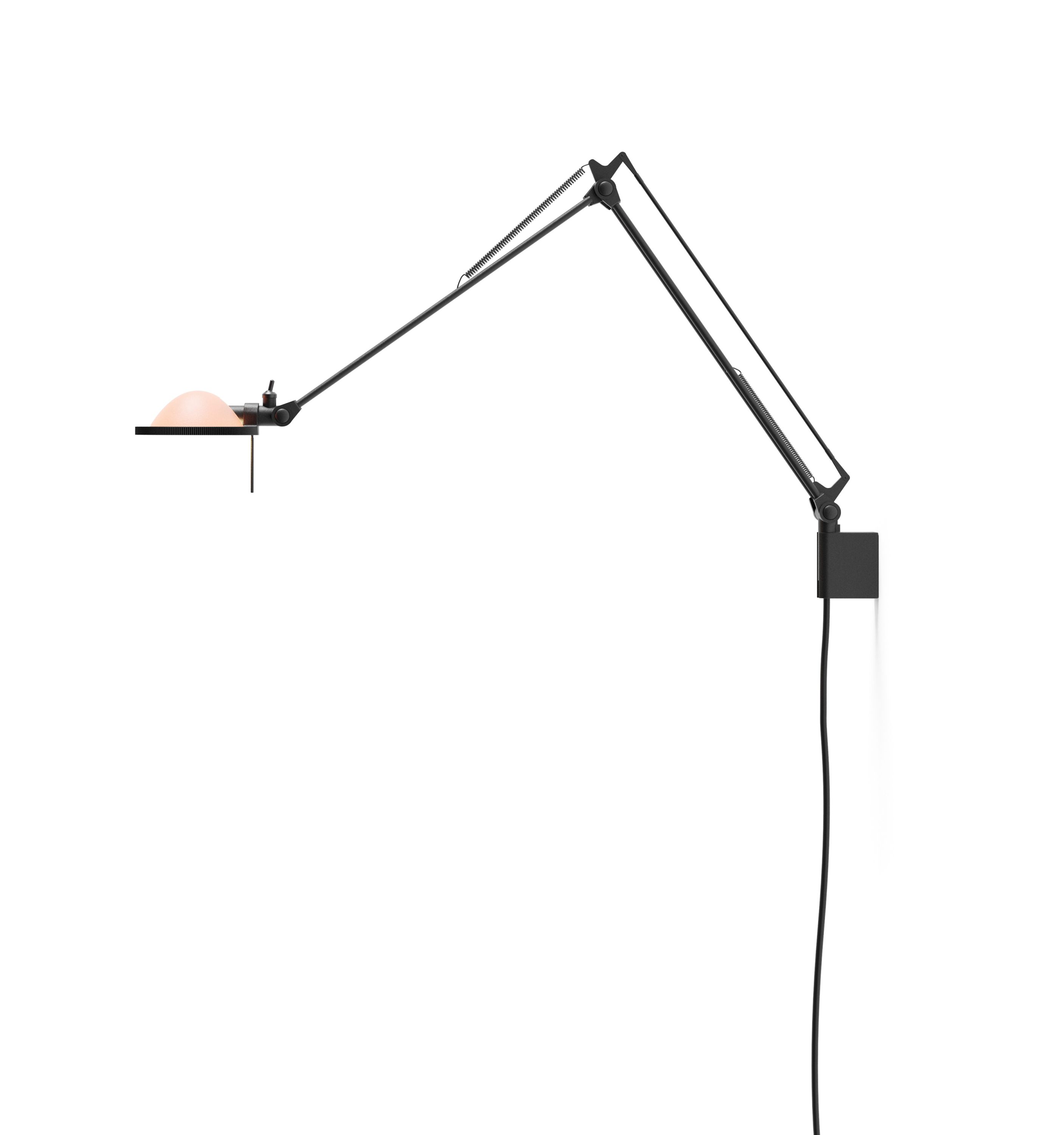 Wandleuchte Berenice von Luceplan mit rosa Glasreflektor und schwarzem Arm. Designlampe für Wohnraum.