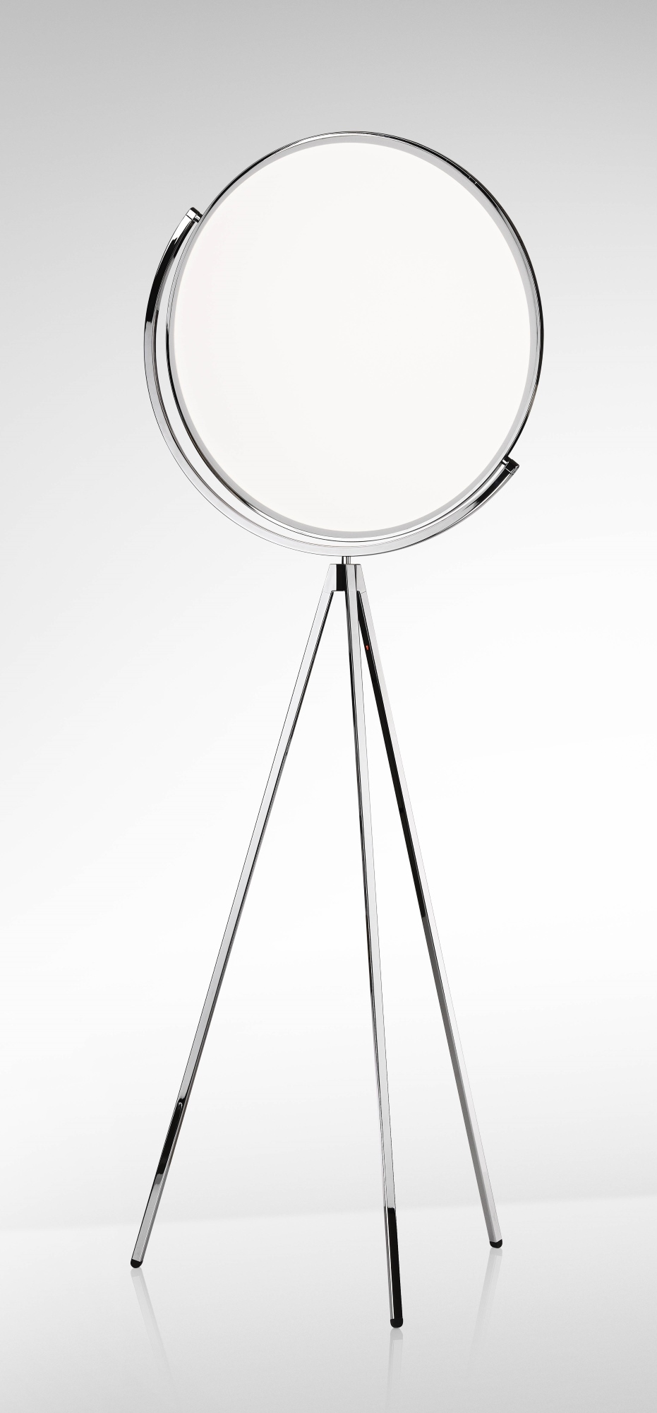 Superloon Stehleuchte von Flos in Chrom mit rundem Lampenschirm und Stativfuß. Designleuchte für Wohnzimmer.