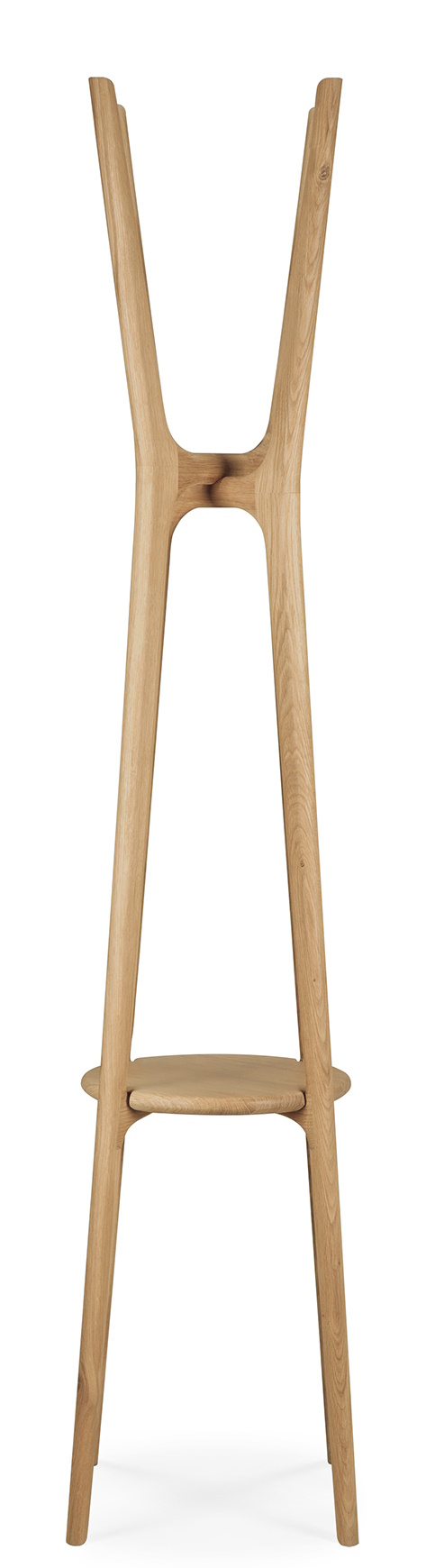 PI Garderobenständer aus Eiche von Ethnicraft: Moderner Garderobenständer aus hellem Holz mit Ablage.