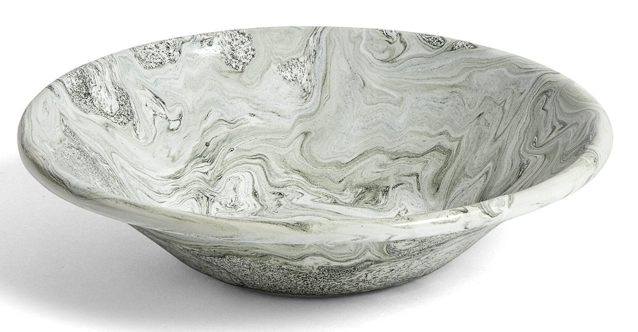 Soft Ice Teller von Hay, tiefe Schale mit Marmorierung in Grau- und Weißtönen für Eis und Desserts.